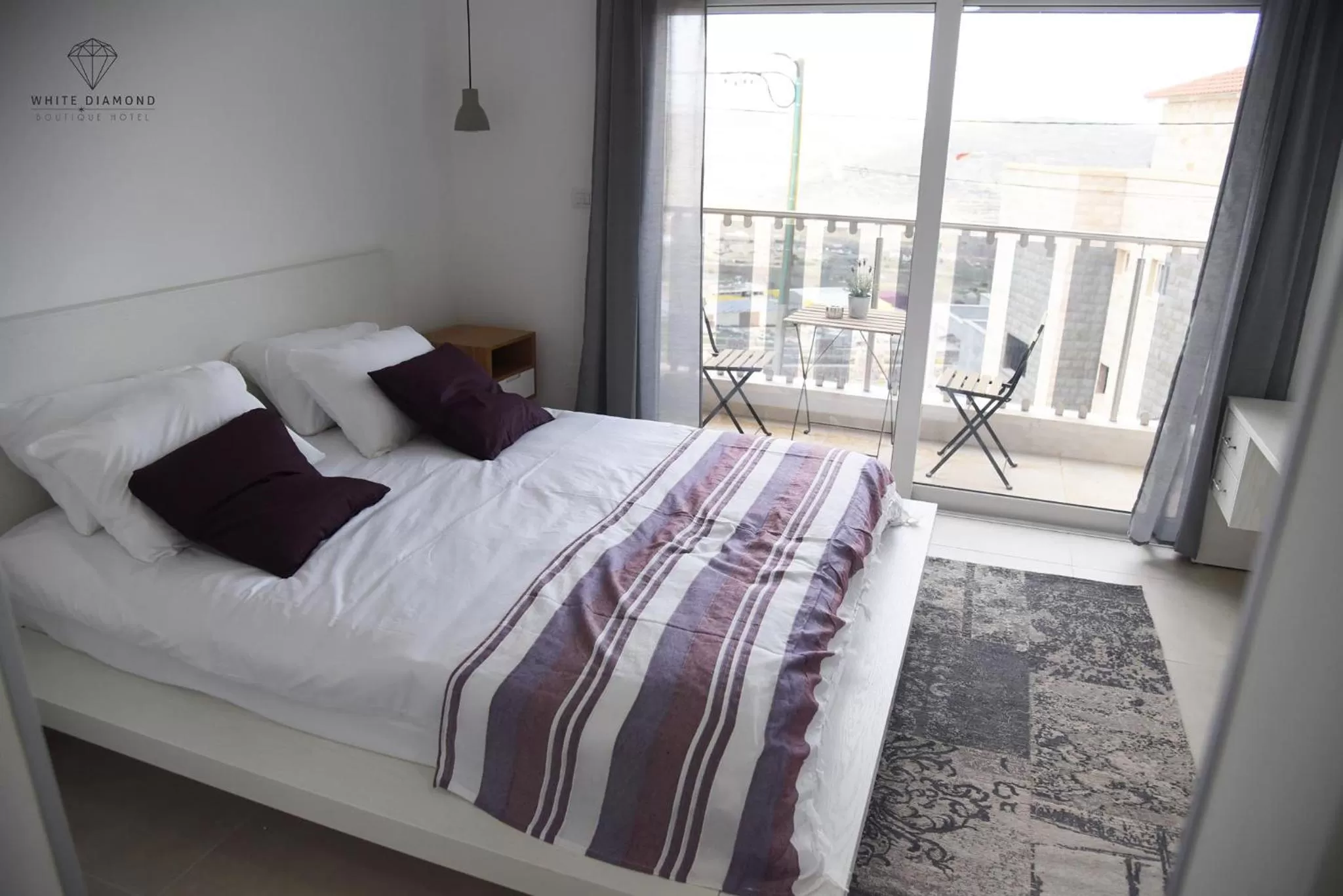 Bed in White Diamond