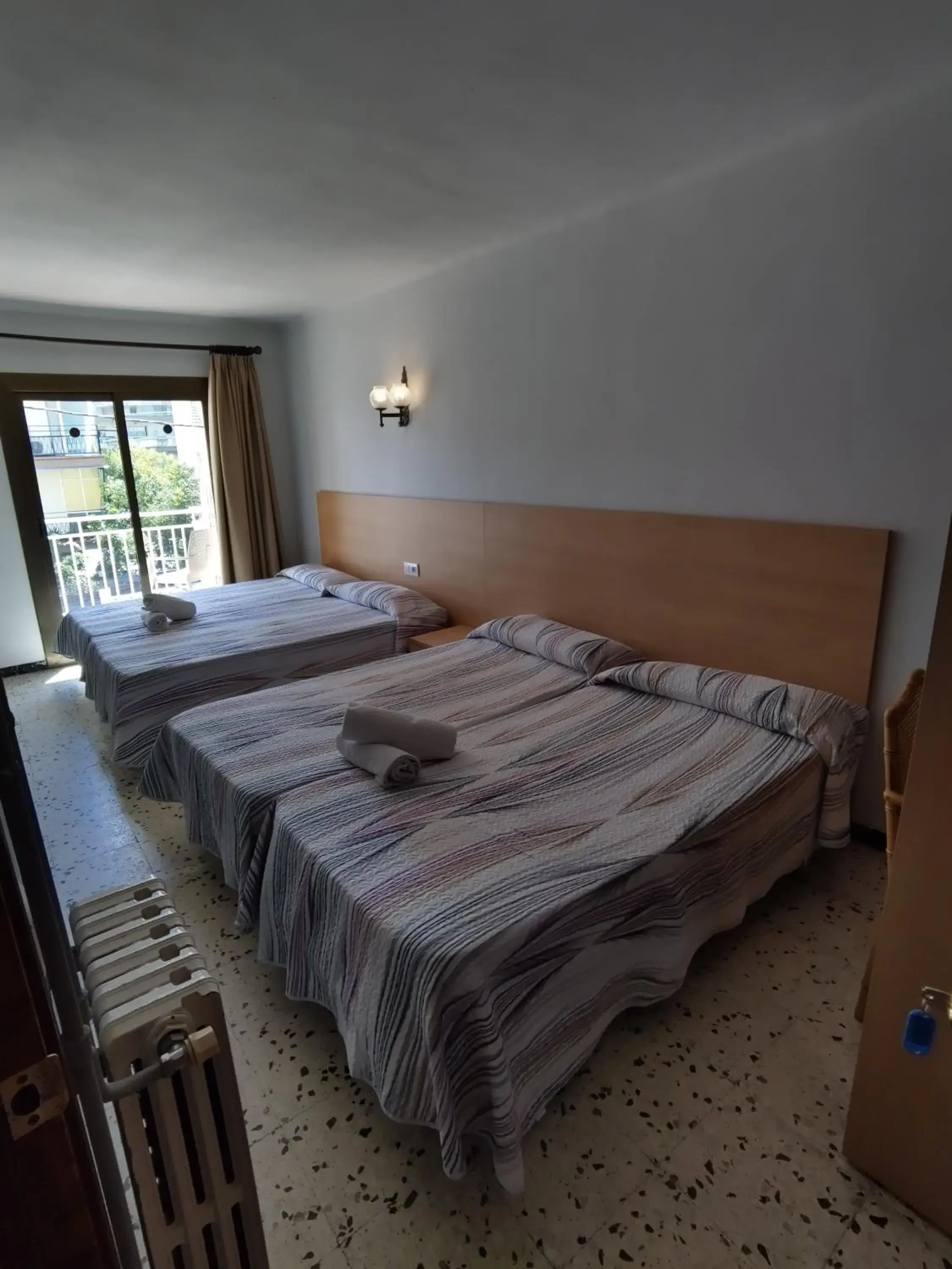 Photo of the whole room, Bed in Raco d'en Pepe