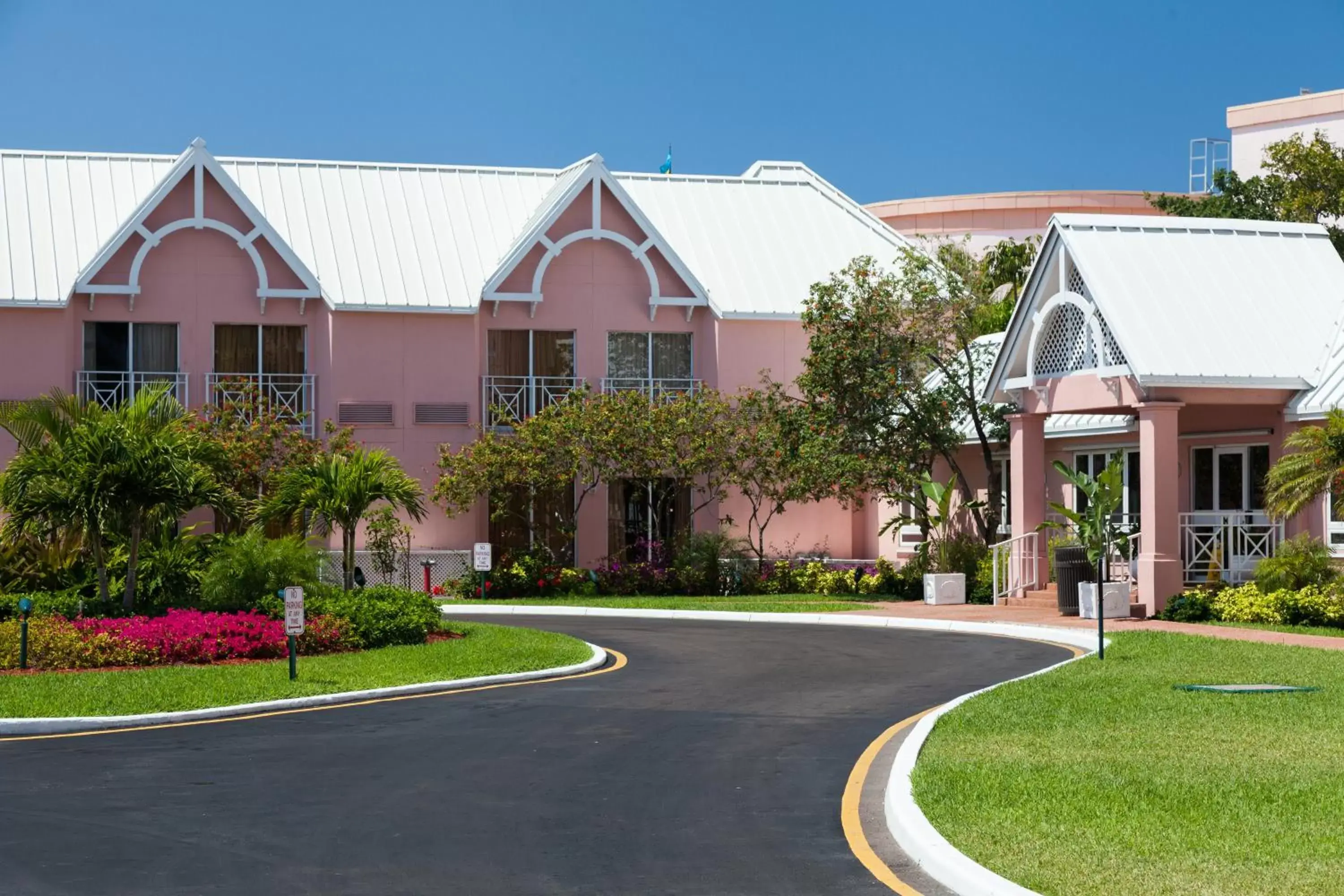 Property building in Comfort Suites Paradise Island Property building in Comfort Suites Paradise Island