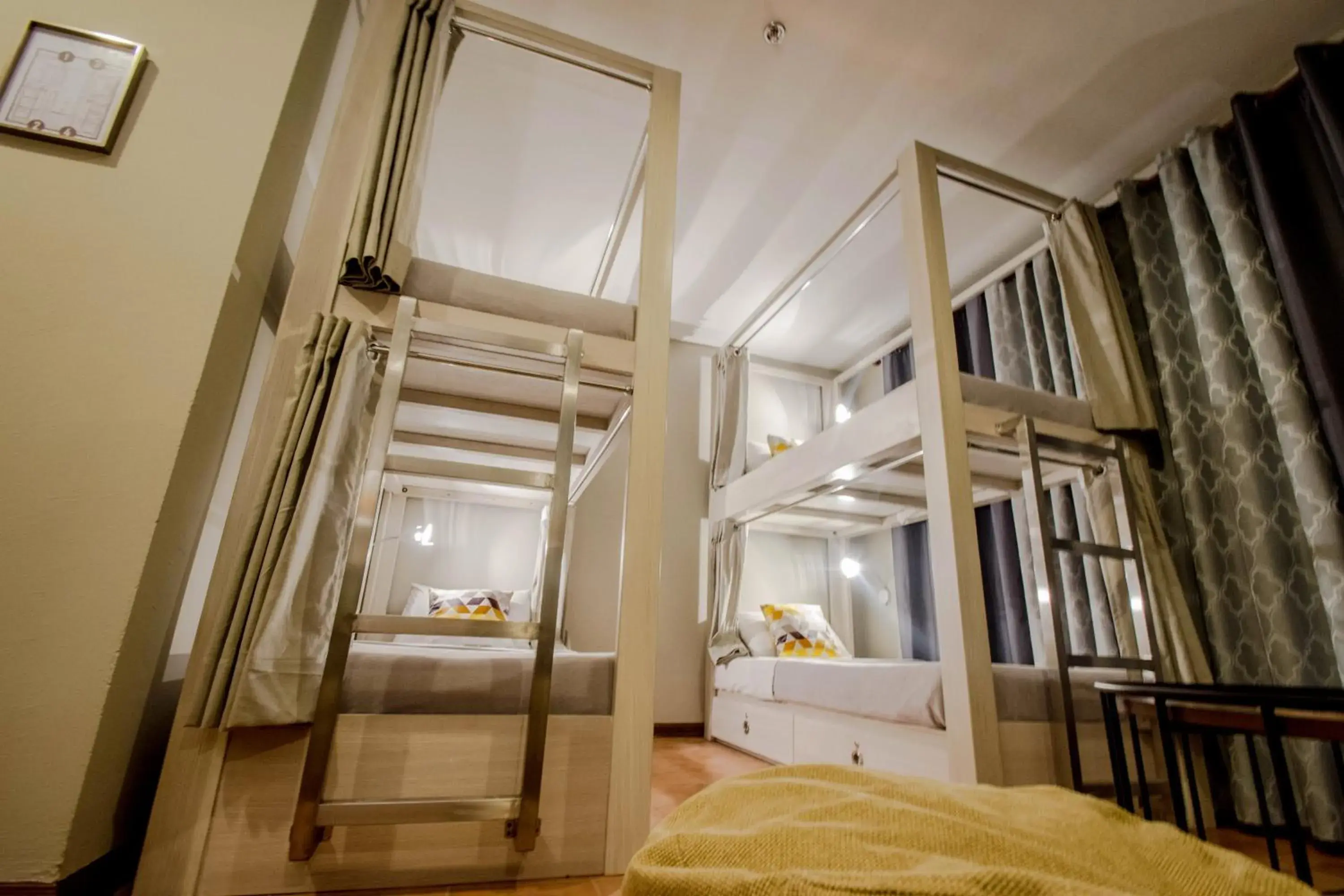 Bunk Bed in Almont City Hotel