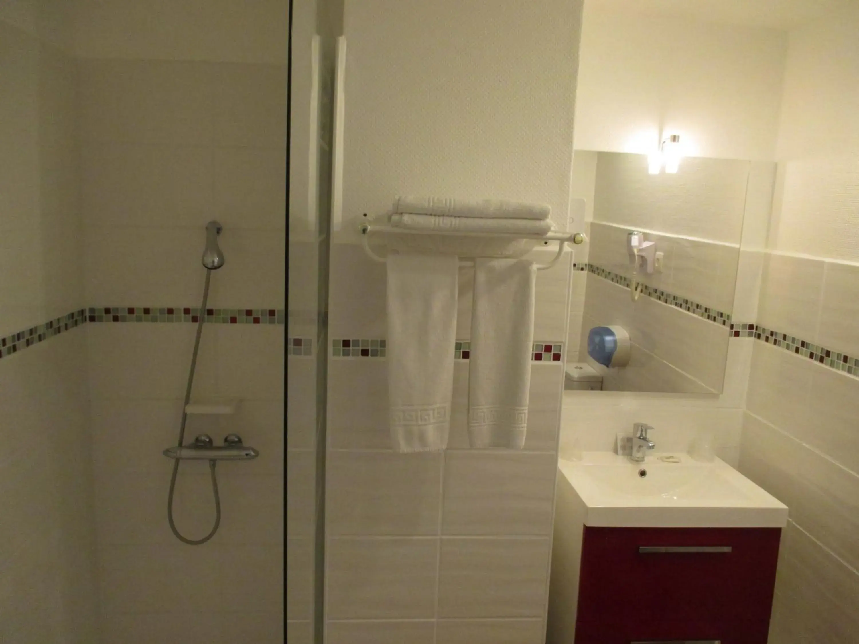 Double or Twin Room with Garden View - Sea Side in Hotel Belle Vue Royan