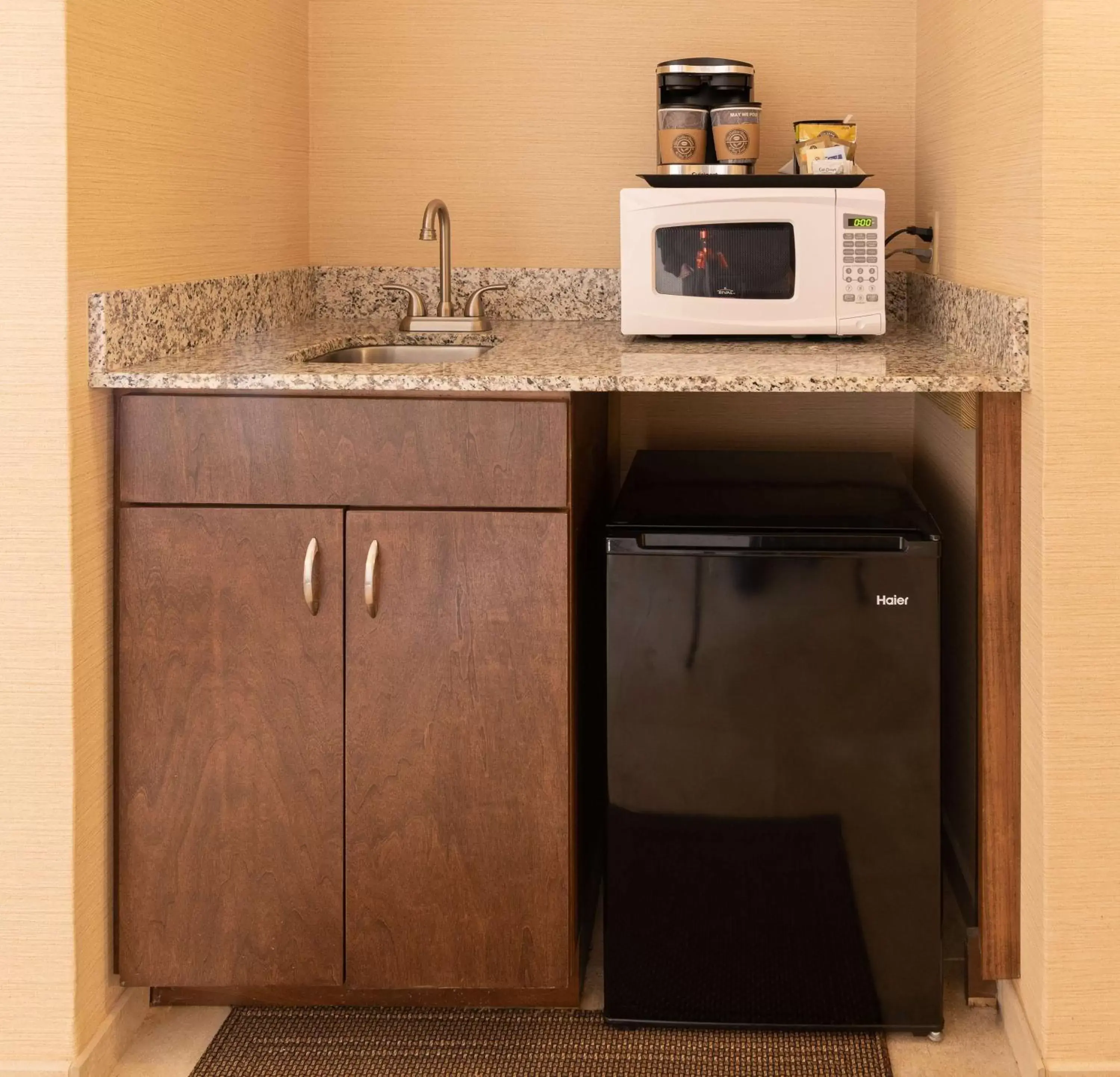 Other, Kitchen/Kitchenette in DoubleTree by Hilton Norfolk Airport