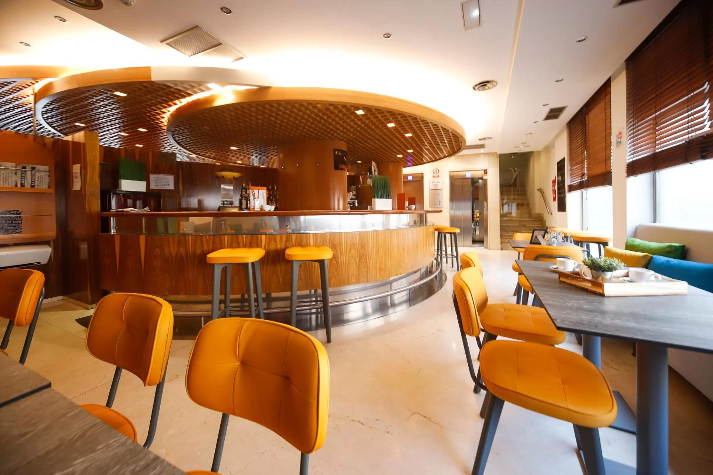 Restaurant/places to eat in Silken Luis de León