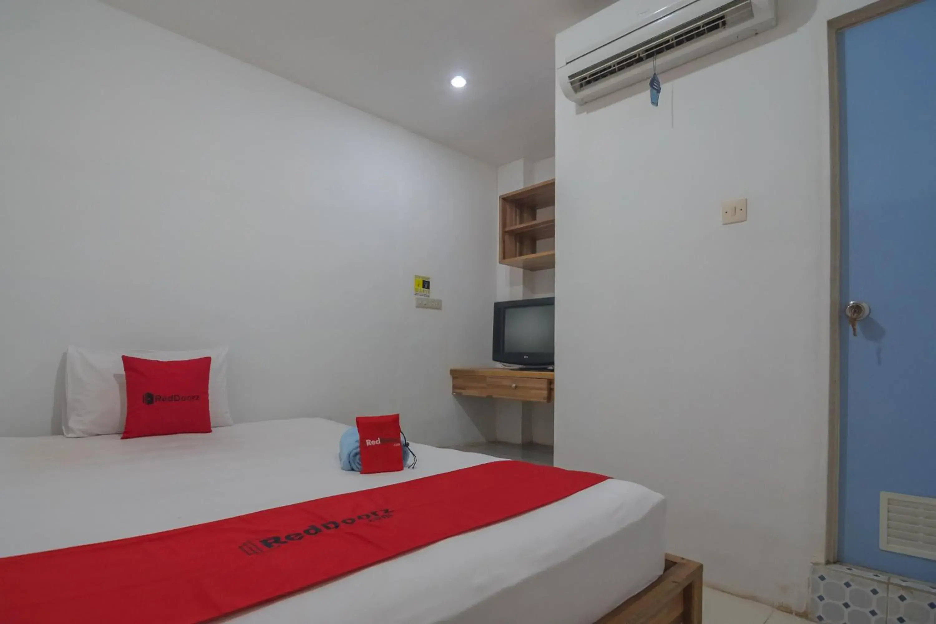 Bed in RedDoorz near Gajah Mada Pontianak Bed in RedDoorz near Gajah Mada Pontianak