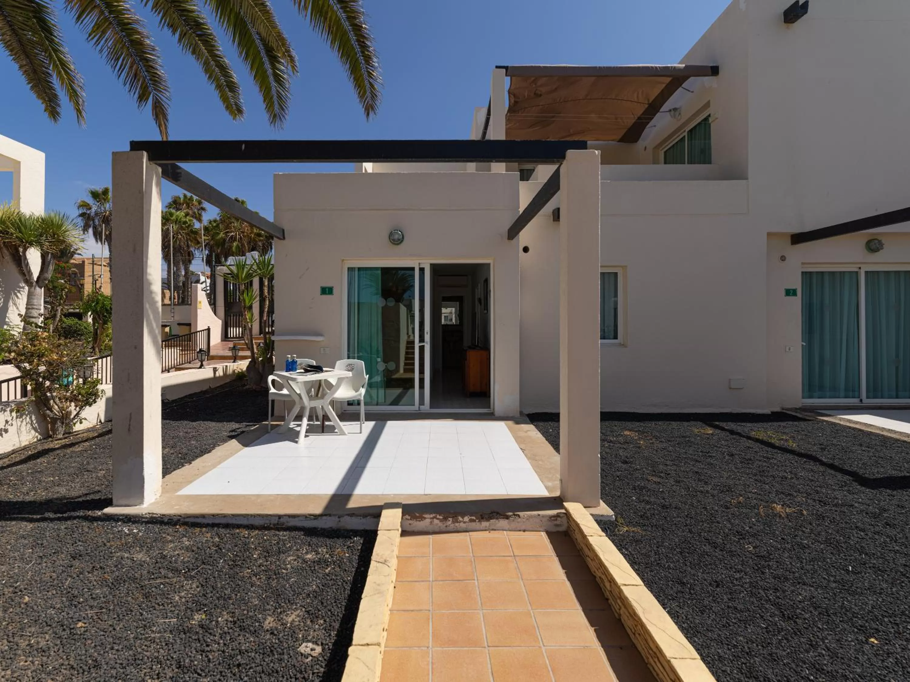 Balcony/Terrace in HomeForGuest Apartamento 13 con terraza y piscina en Corralejo