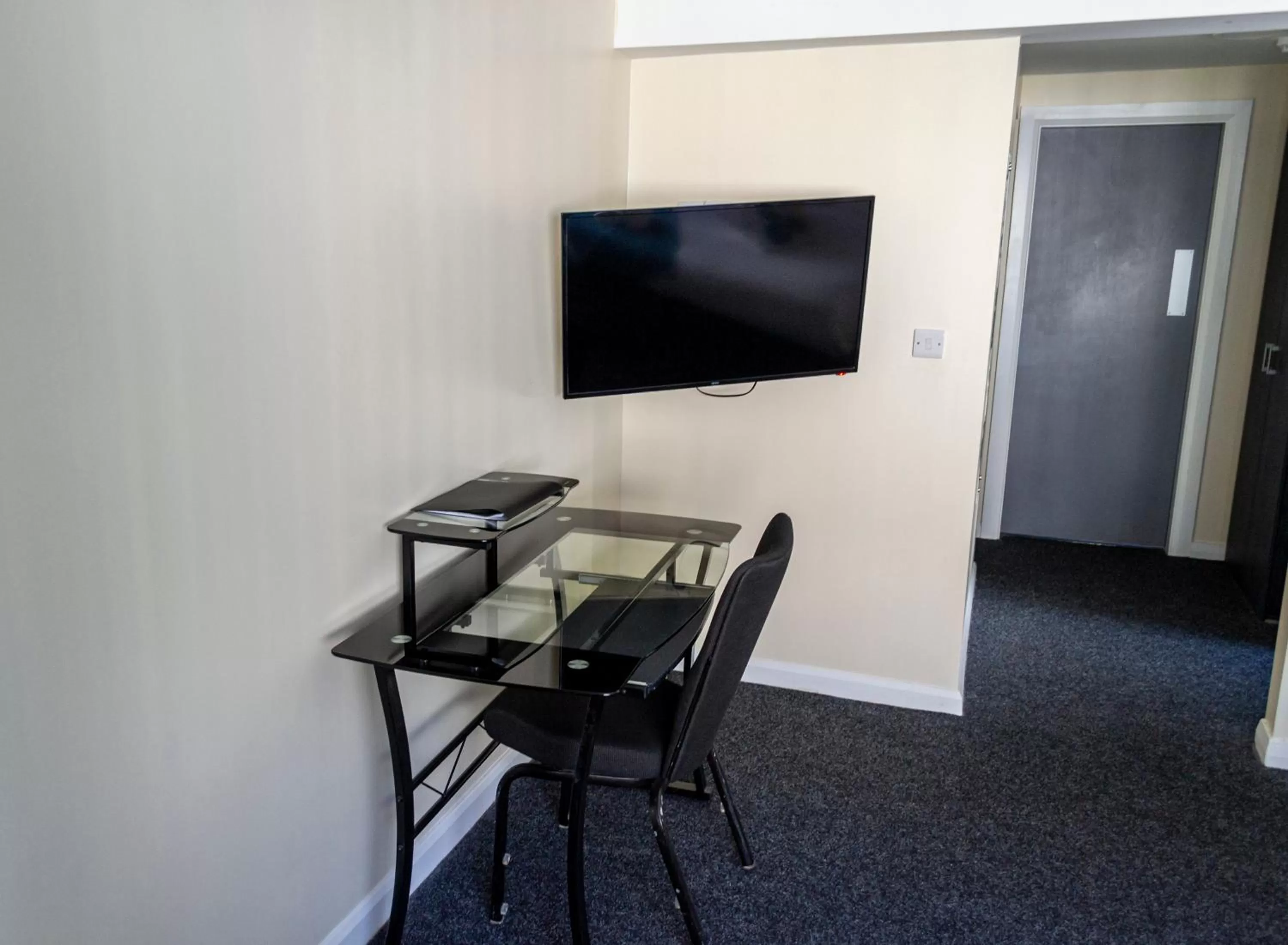 TV and multimedia in Lymedale Suites Studios & Aparthotel in NEWCASTLE UNDER LYME & STOKE