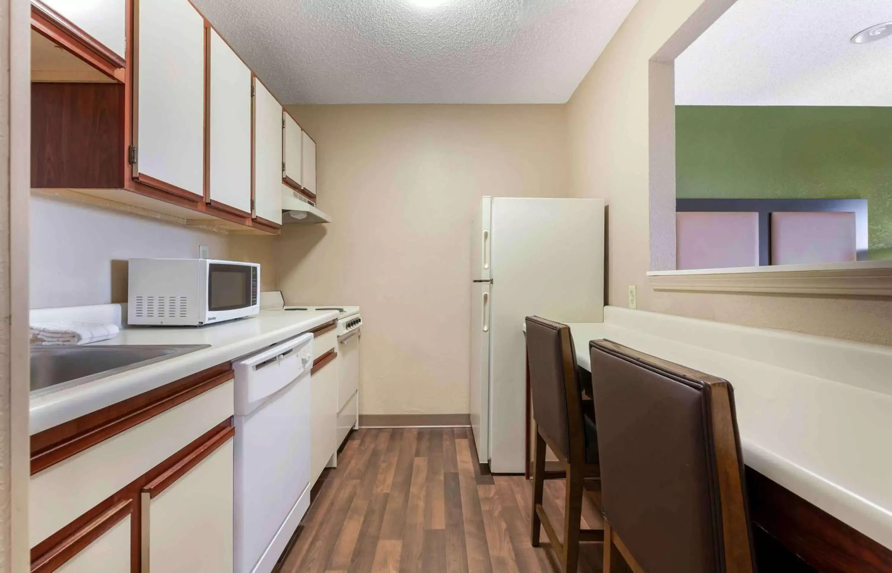 Bedroom, Kitchen/Kitchenette in Extended Stay America Suites - Rockford - State Street