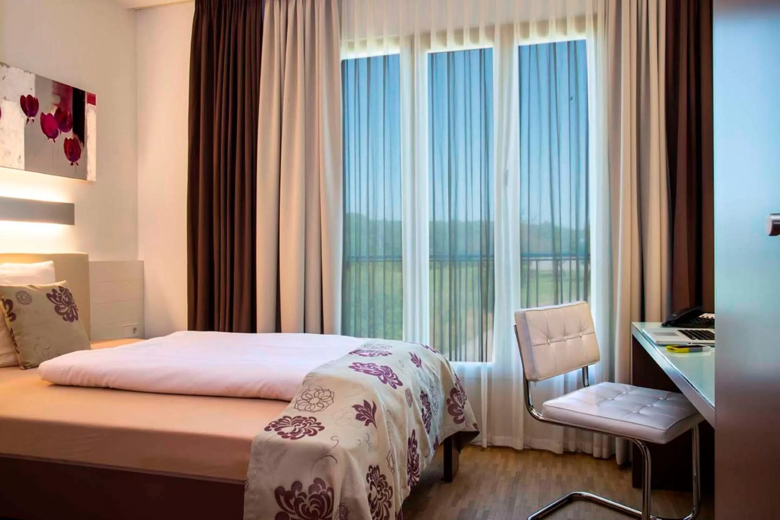 Bedroom, Bed in Hotel Simon's Plaza