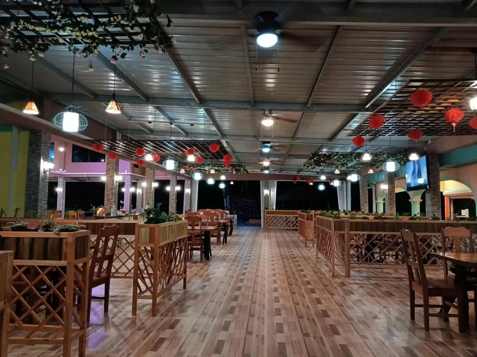 Restaurant/places to eat in Sunshine View Hotel and Restaurant