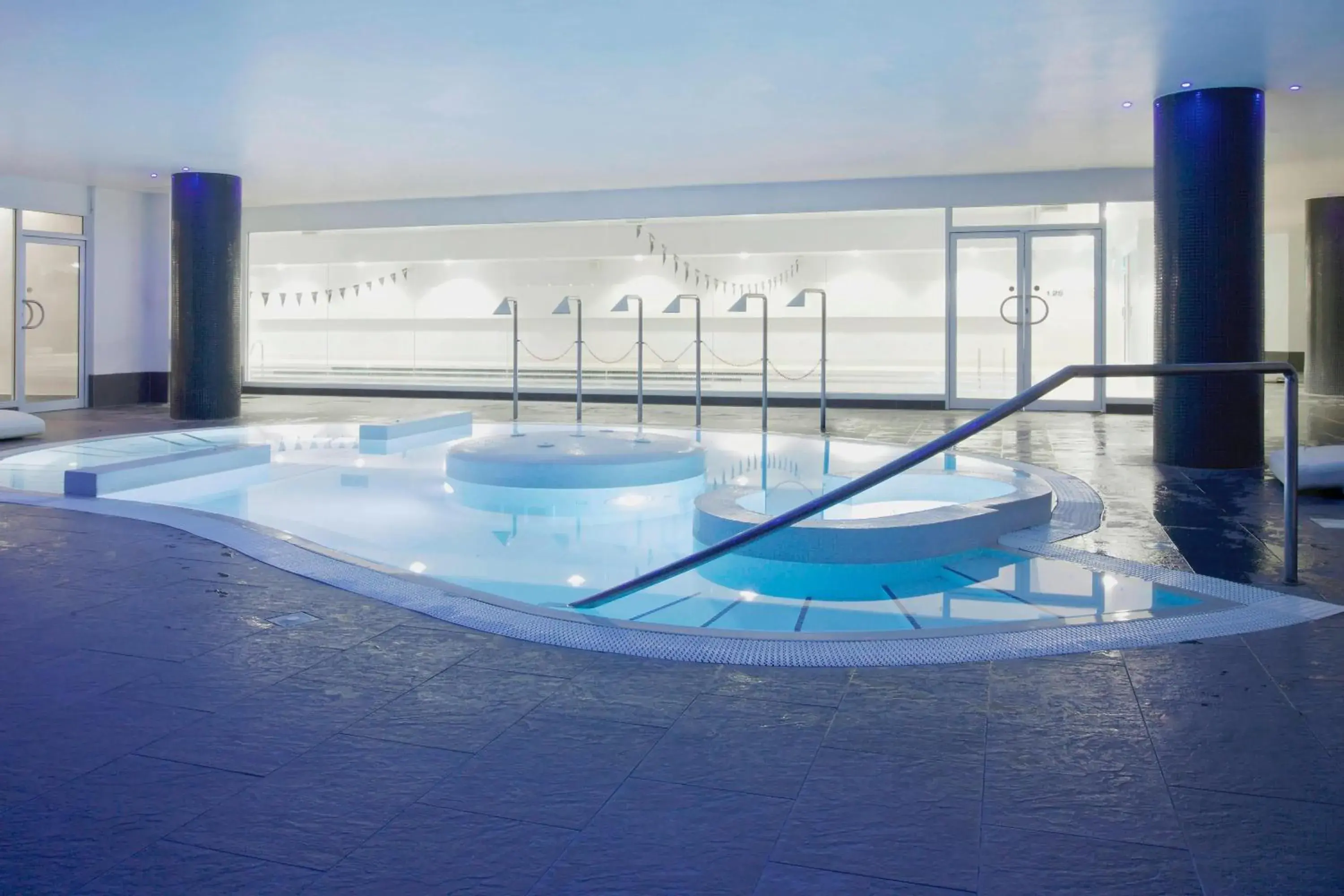 Swimming Pool in London Marriott Hotel Twickenham