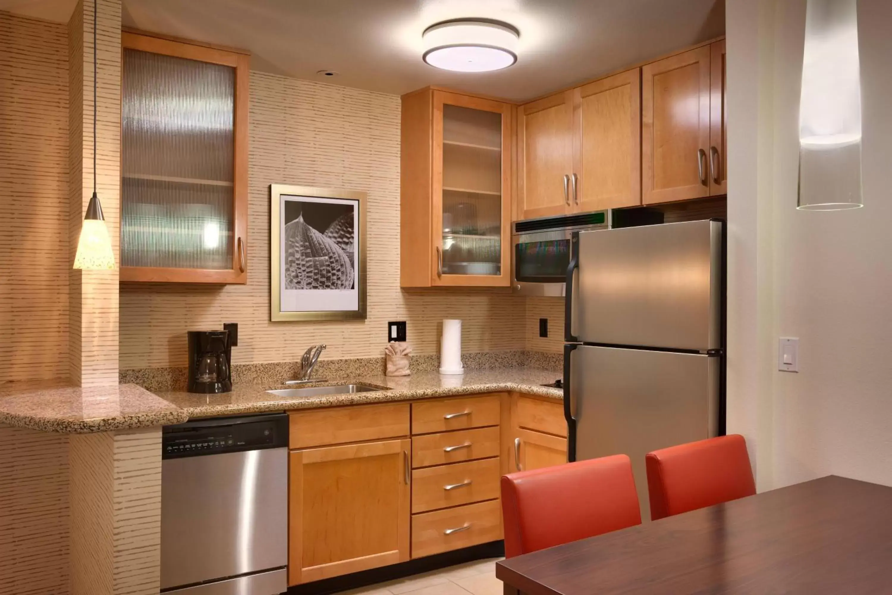 Bedroom, Kitchen/Kitchenette in Residence Inn Salt Lake City Sandy