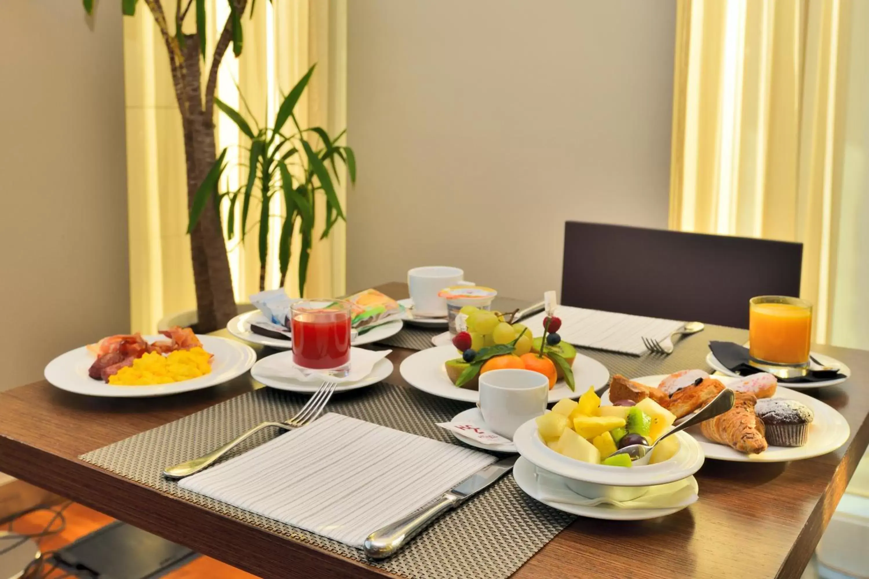 Meals, Breakfast in H2C Hotel Milanofiori