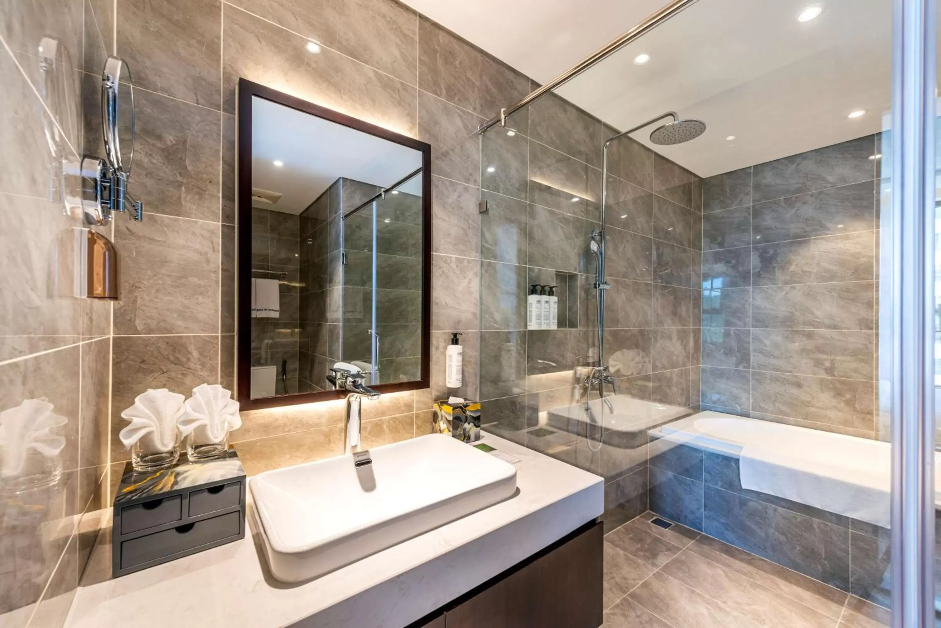 Bathroom in Best Western Premier Sapphire Ha Long