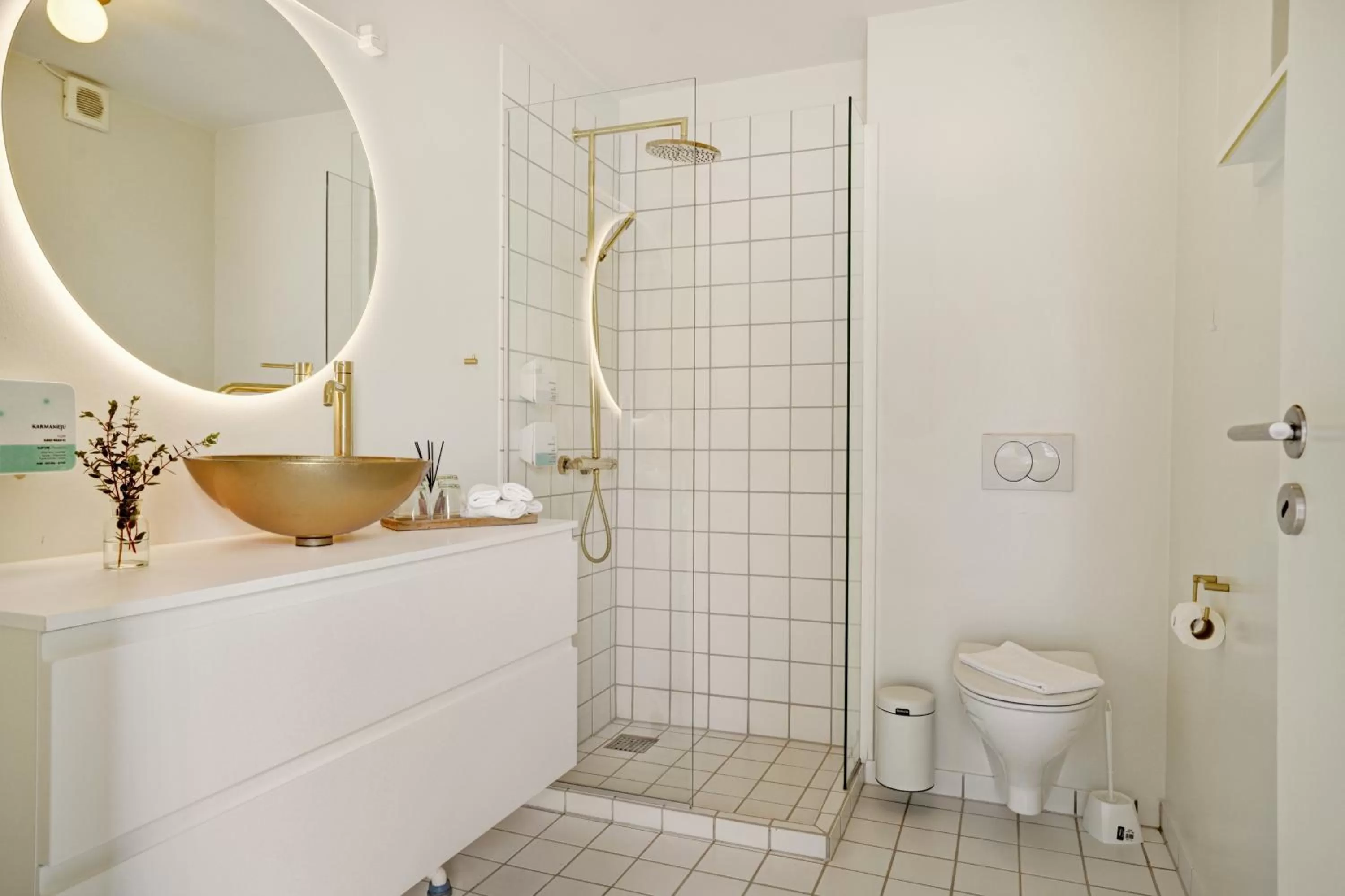 Shower in Skagen Harbour Hotel