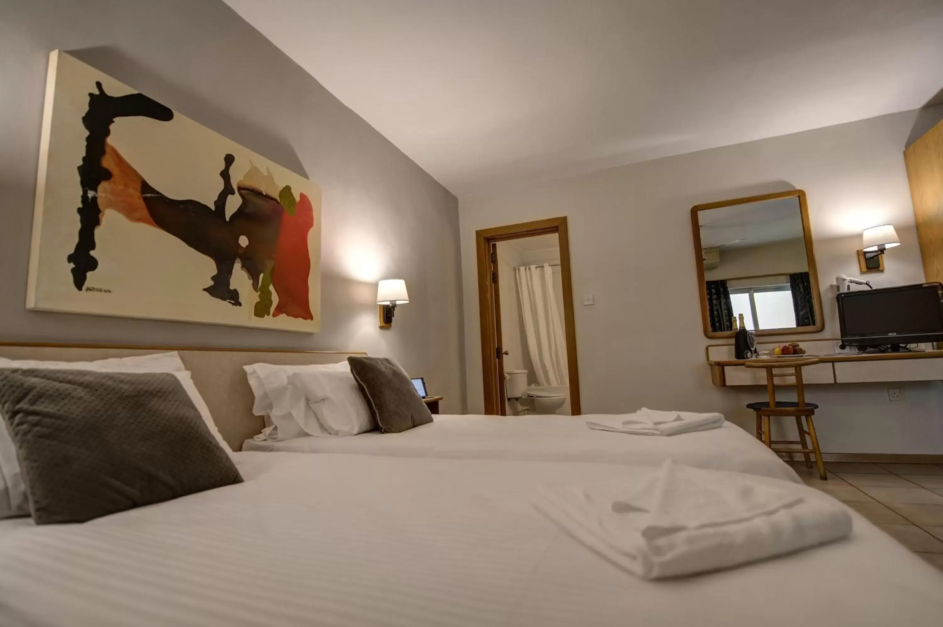 Photo of the whole room, Bed in Sliema Chalet Hotel