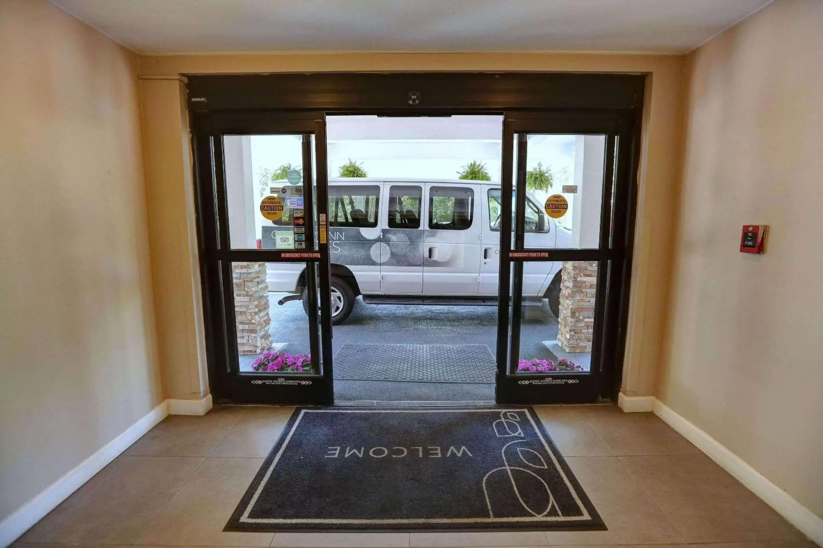 Lobby or reception in Country Inn & Suites by Radisson, Charlotte I-85 Airport, NC