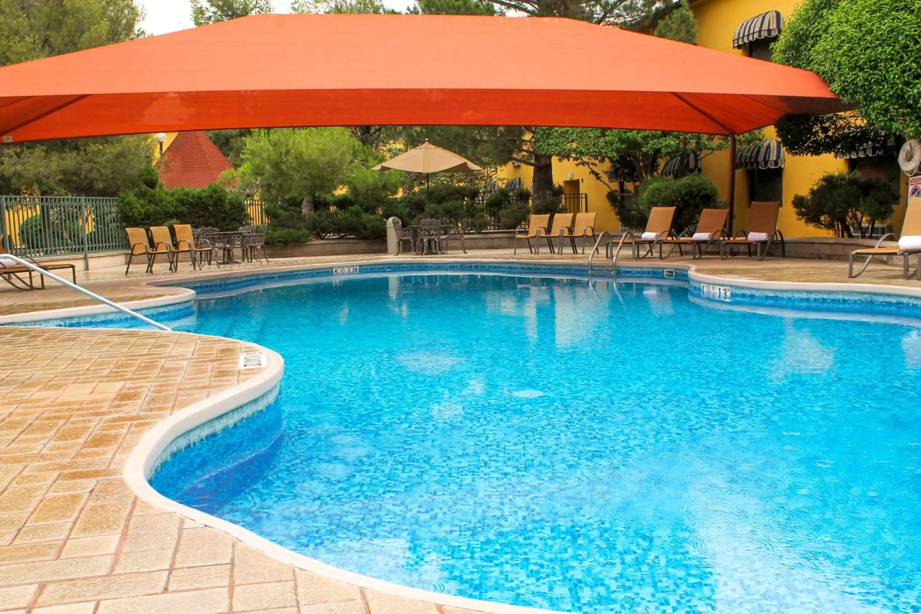 Swimming Pool in Holiday Inn Express Chihuahua, an IHG Hotel