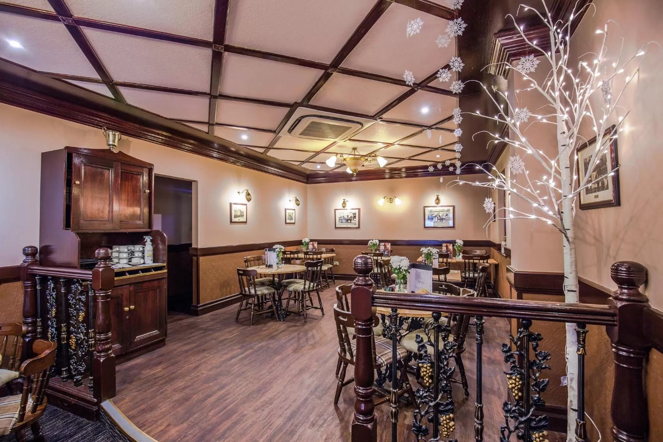 Restaurant/places to eat in Globe Inn