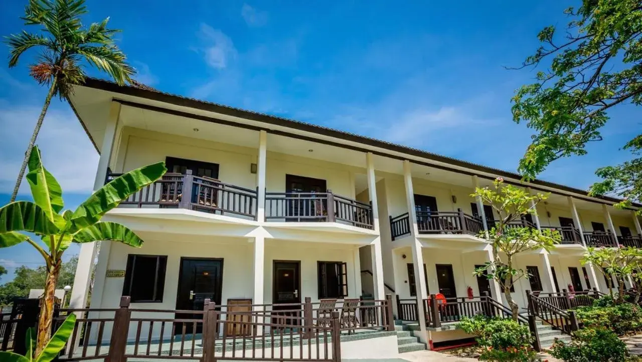 Facade/entrance, Property Building in Beringgis Beach Resort & Spa