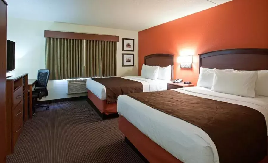 Bedroom, Bed in AmericInn by Wyndham Grafton