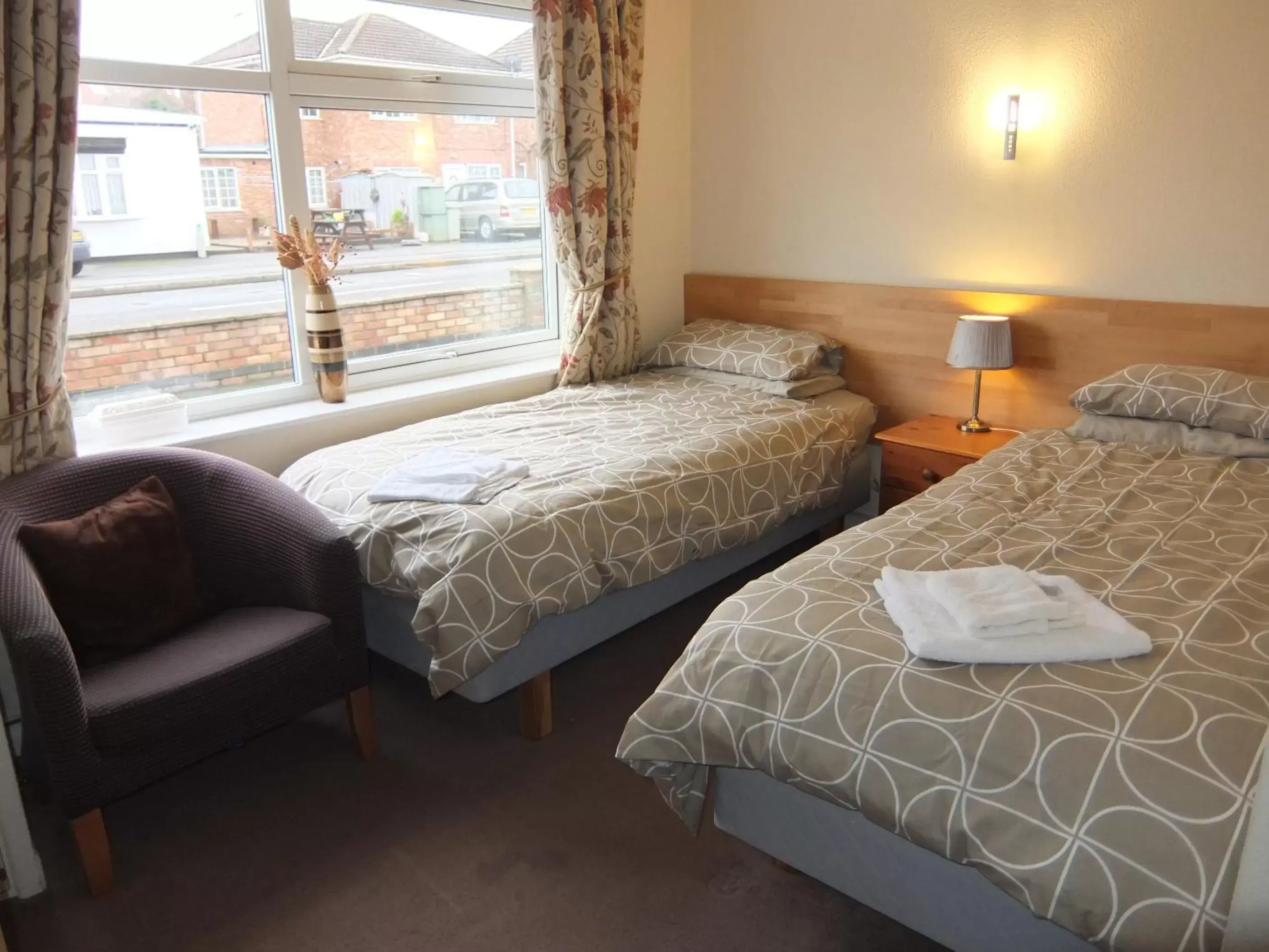 Photo of the whole room, Bed in The Monsell Hotel