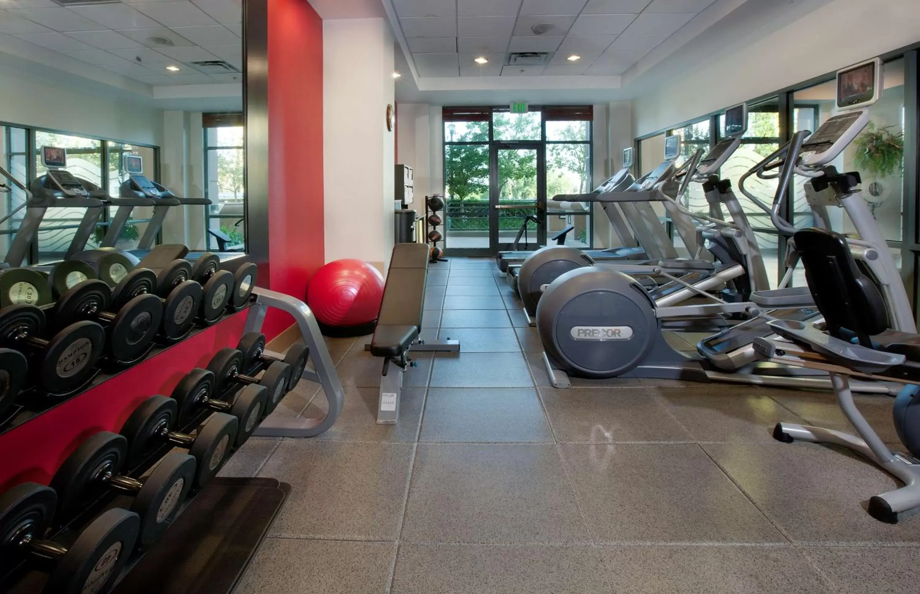 Pool view, Fitness Center/Facilities in Embassy Suites by Hilton Sacramento Riverfront Promenade