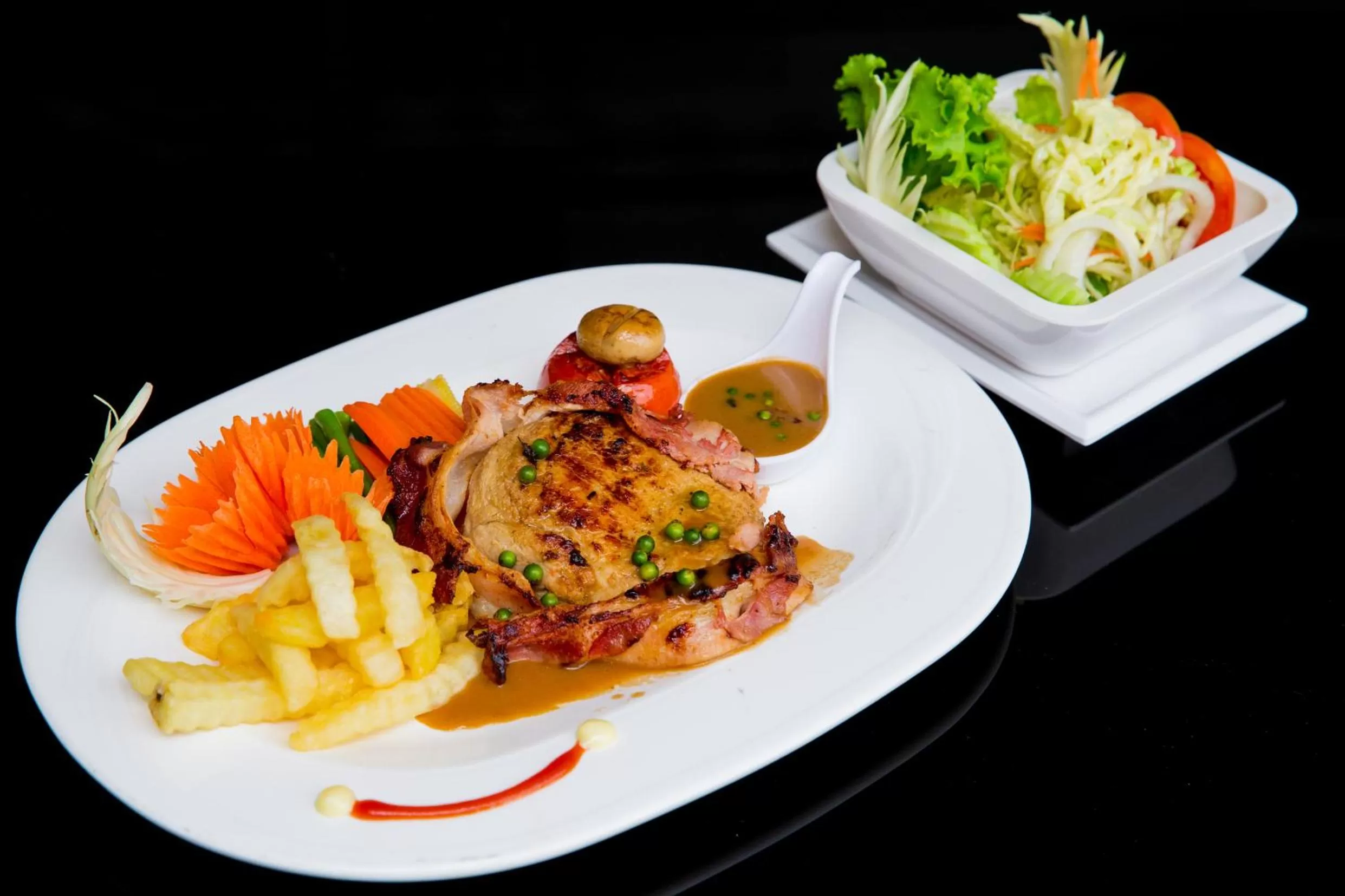 Food and drinks in Phanomrungpuri Hotel Buriram