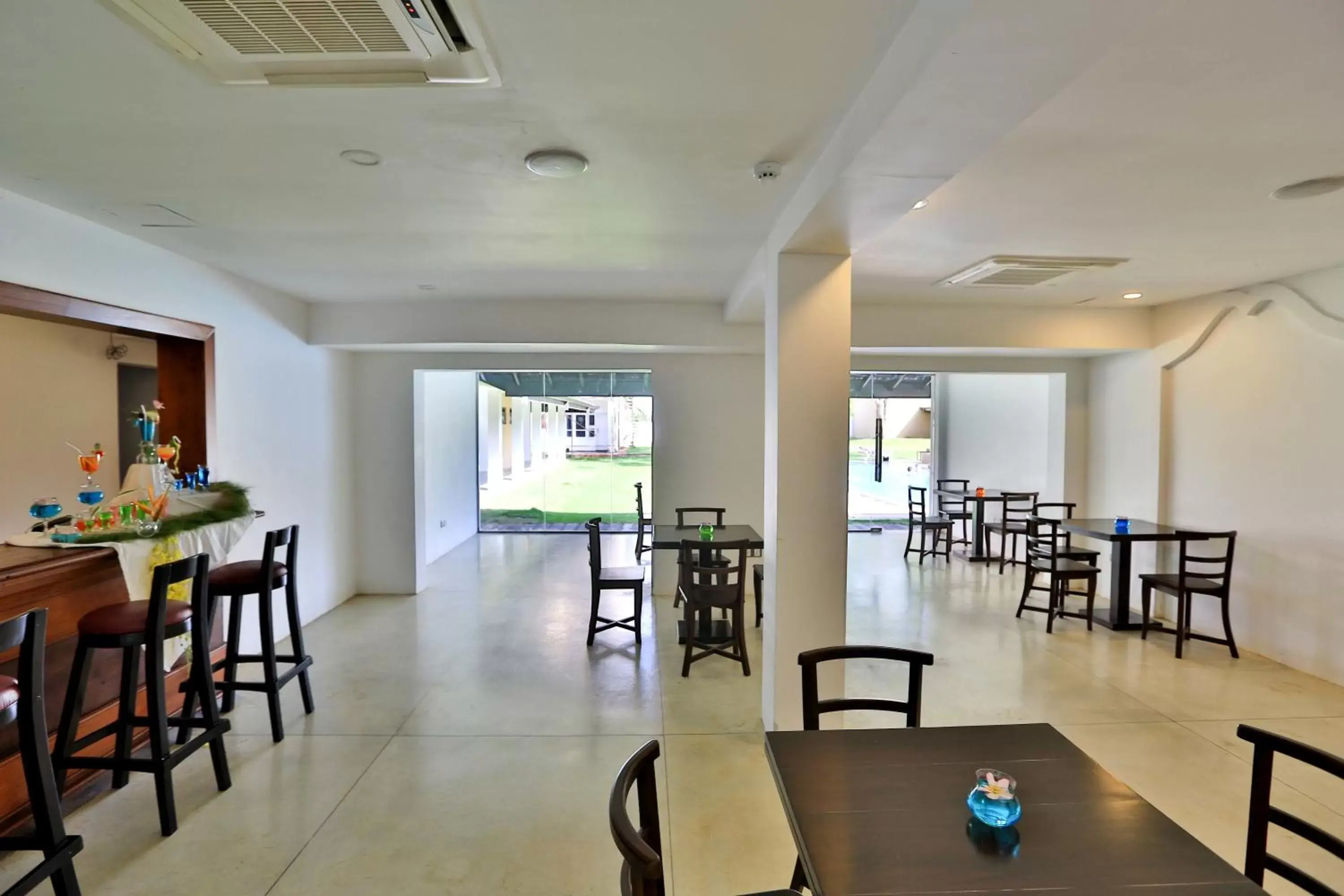Lounge or bar, Restaurant/Places to Eat in Rajarata Hotel Anuradhapura