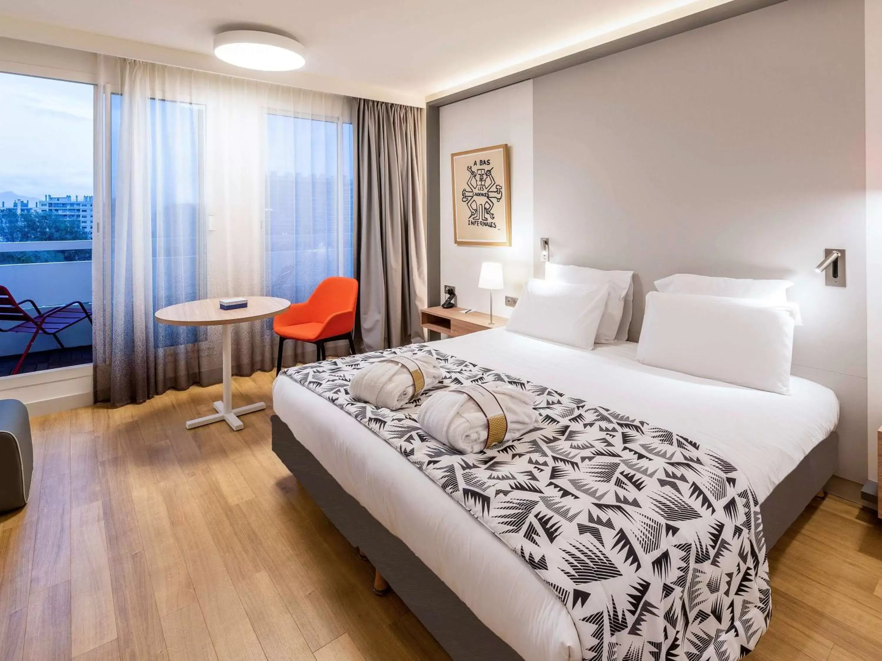 Photo of the whole room, Bed in Mercure Marseille Centre Prado Vélodrome