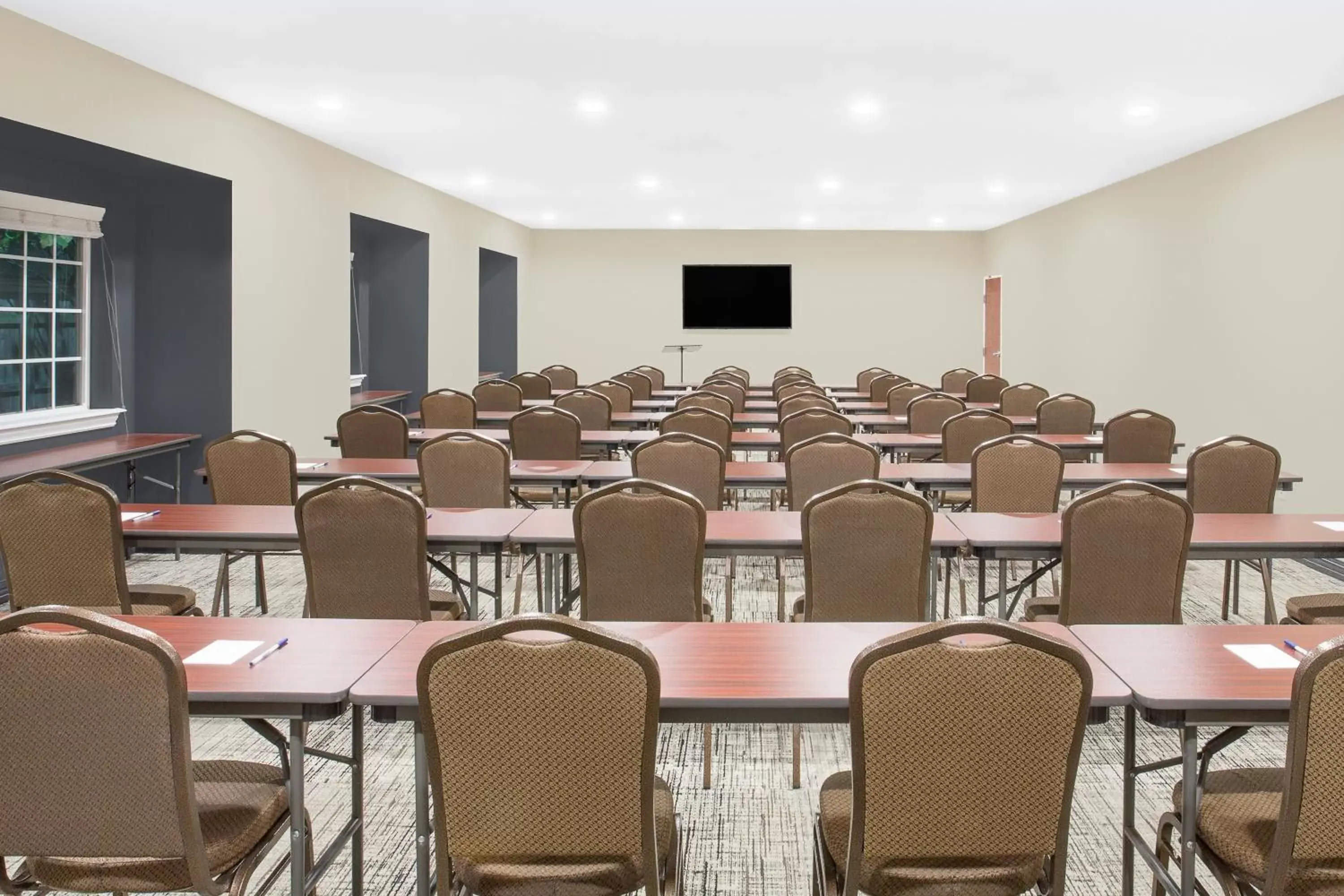 Meeting/conference room in Microtel by Wyndham Bentonville