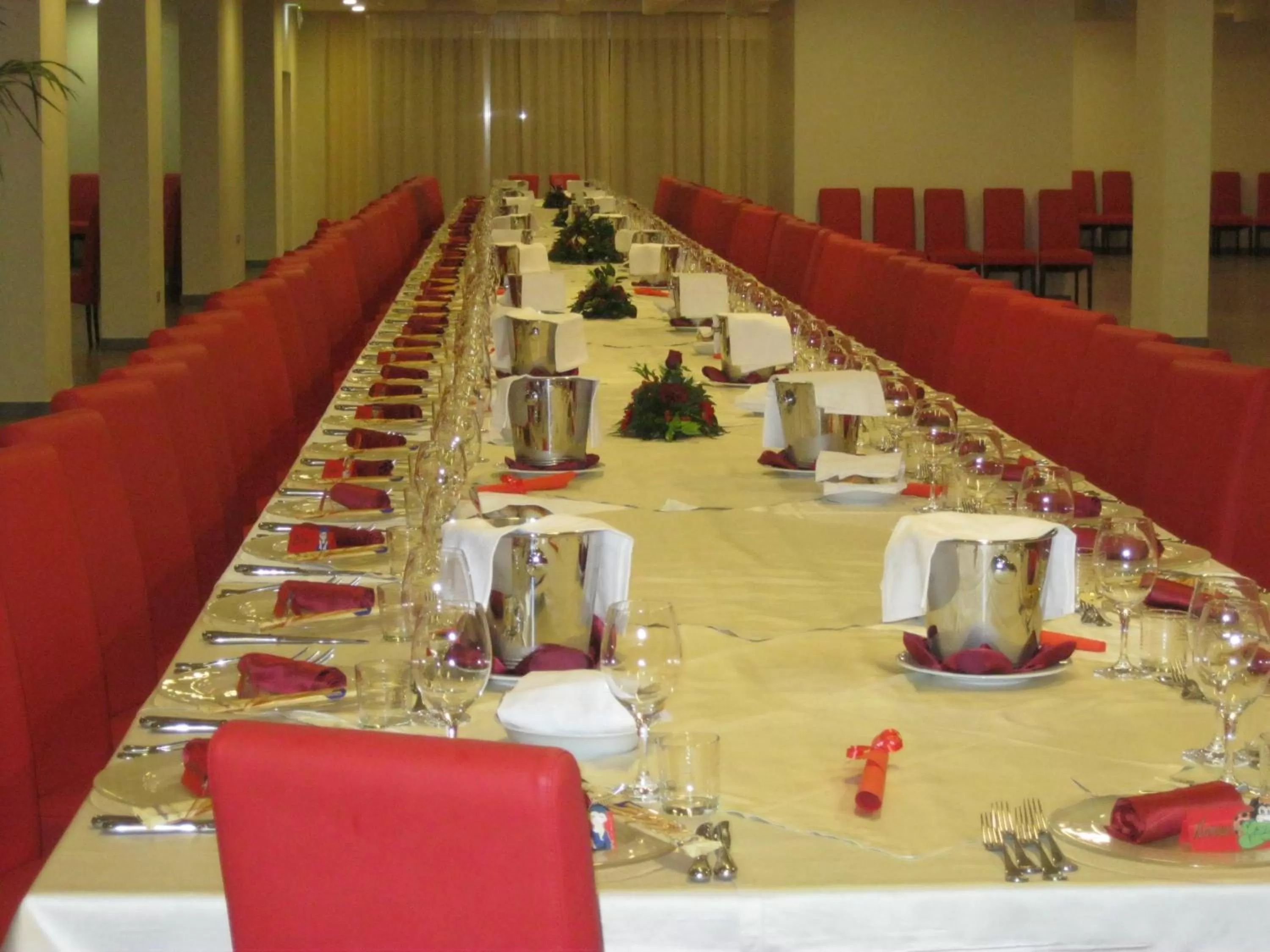 Restaurant/places to eat in Althea Palace Hotel