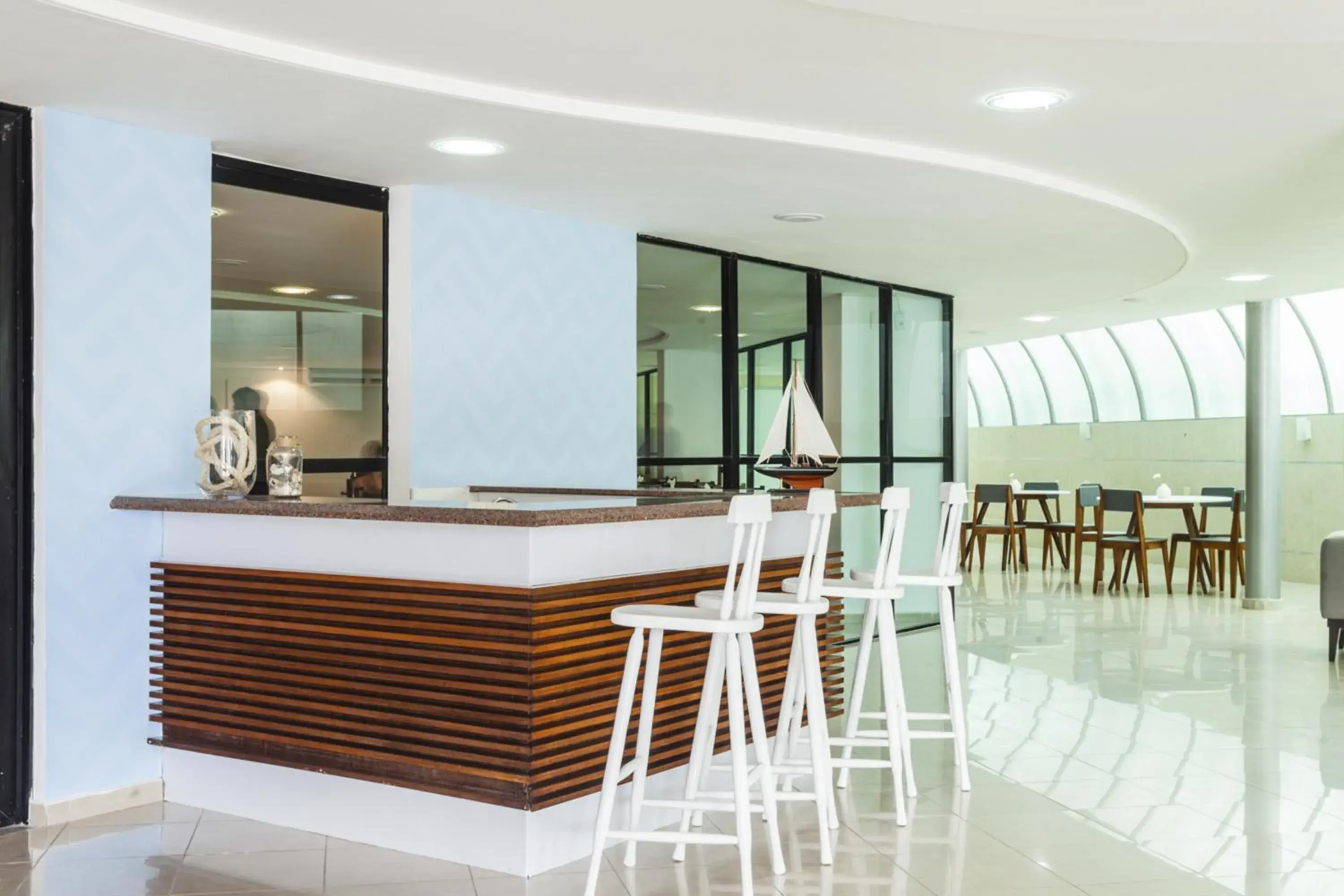 Lounge or bar in João Pessoa Hplus Beach Lounge or bar in João Pessoa Hplus Beach