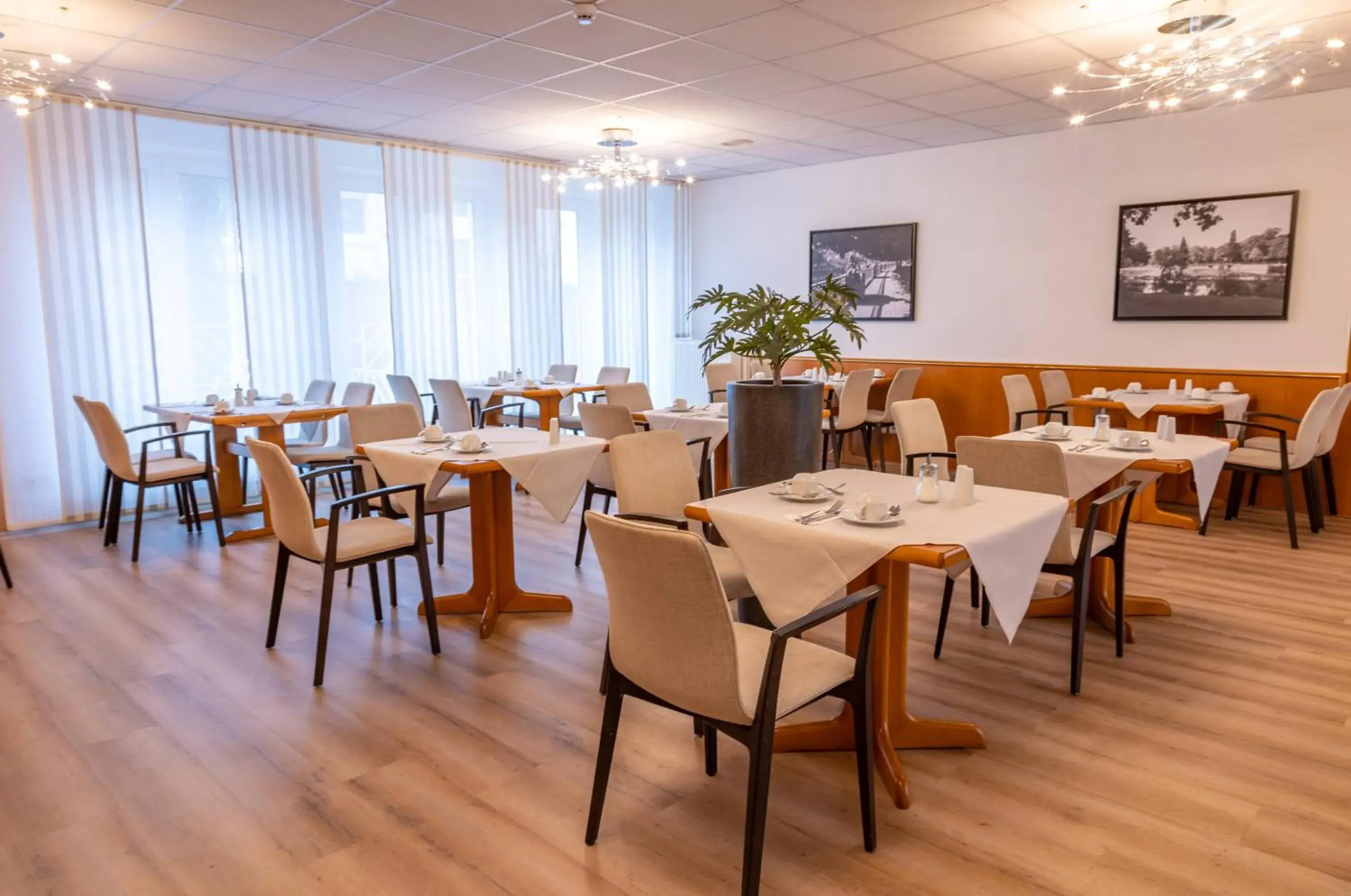 Breakfast, Restaurant/Places to Eat in Best Western Hotel Lippstadt