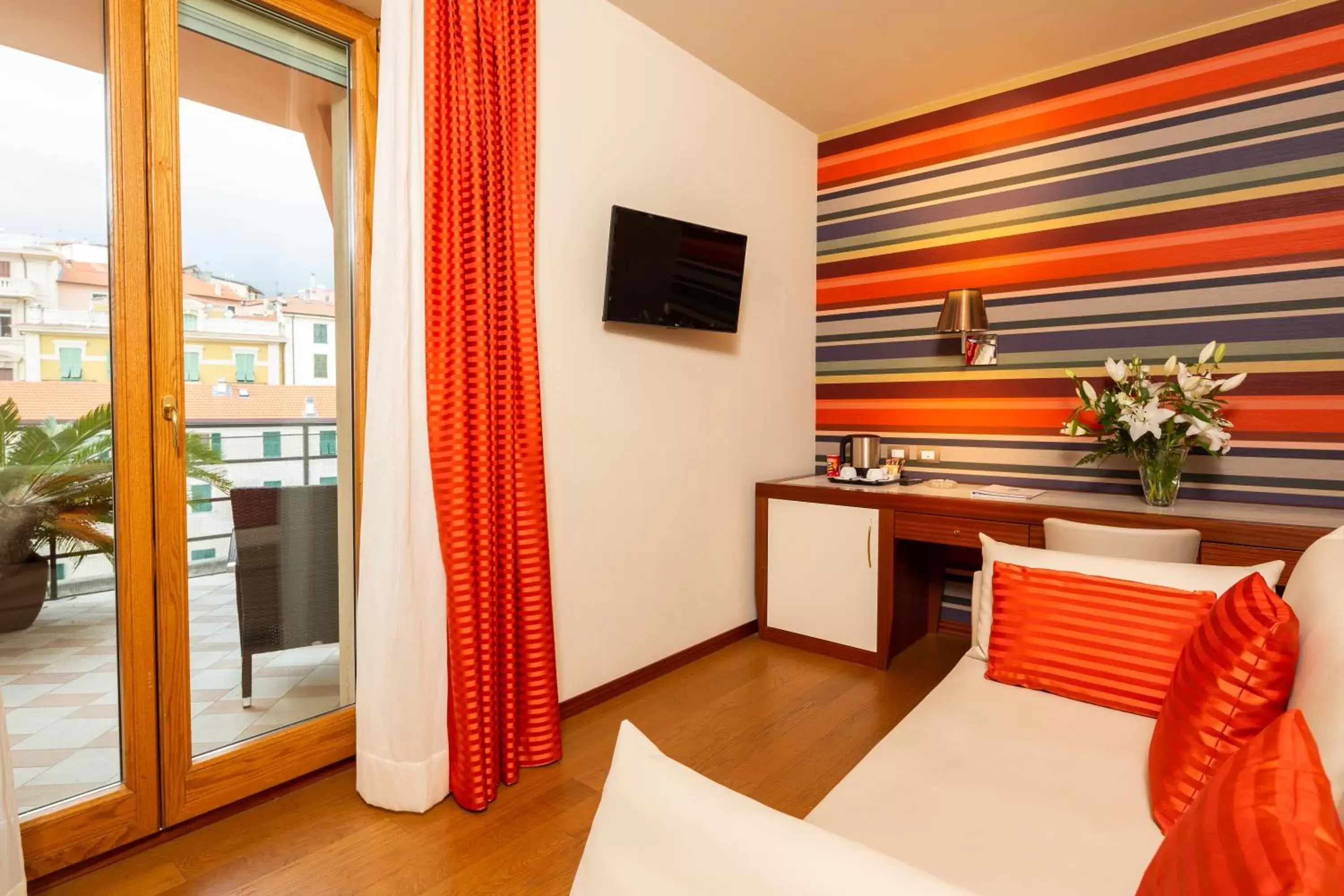 Balcony/Terrace, Kitchen/Kitchenette in Best Western Hotel Nazionale