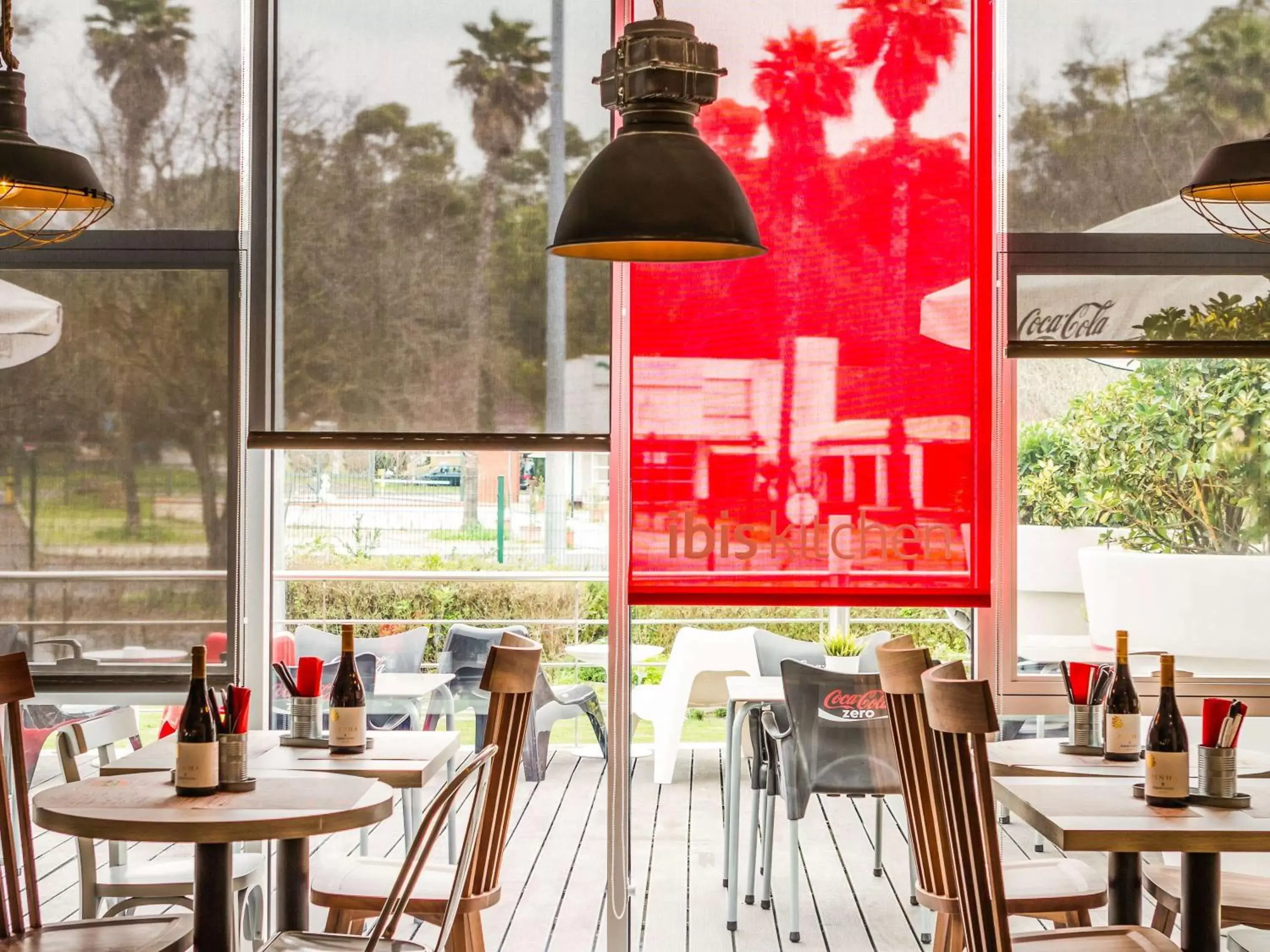Lounge or bar, Restaurant/Places to Eat in Hotel ibis Lisboa Alfragide