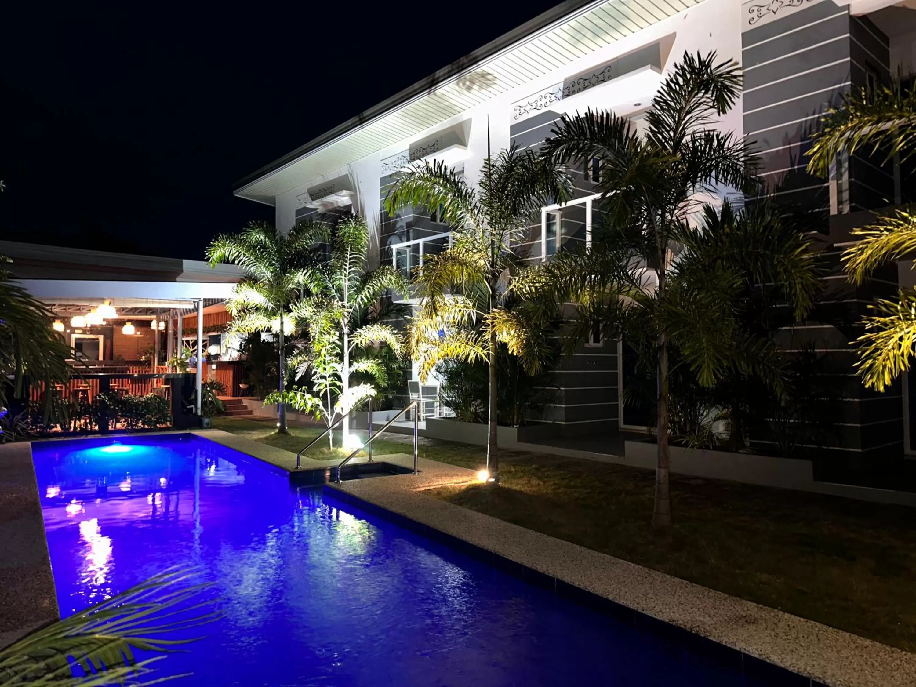 Swimming pool in Sapphire Boutique Resort
