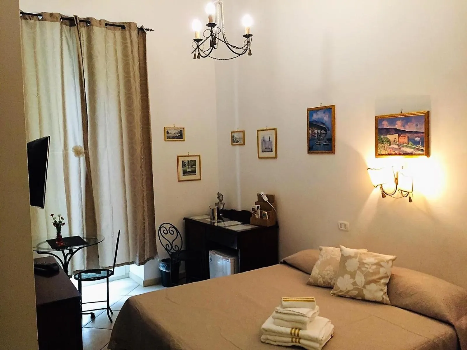 Photo of the whole room, Bed in B&B Art Suite Principe Umberto