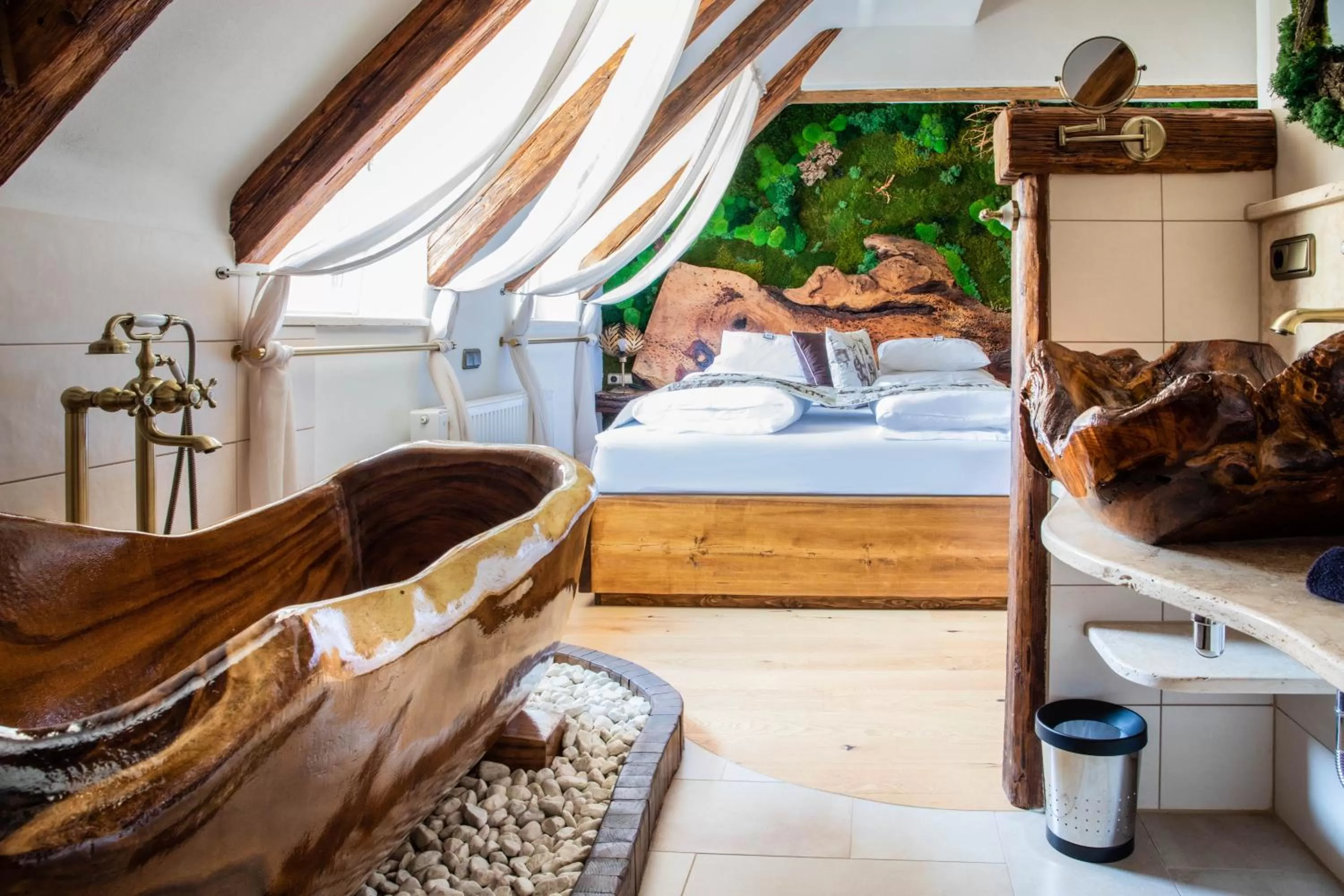 Bathroom, Bed in Gasthof Lend-Platzl