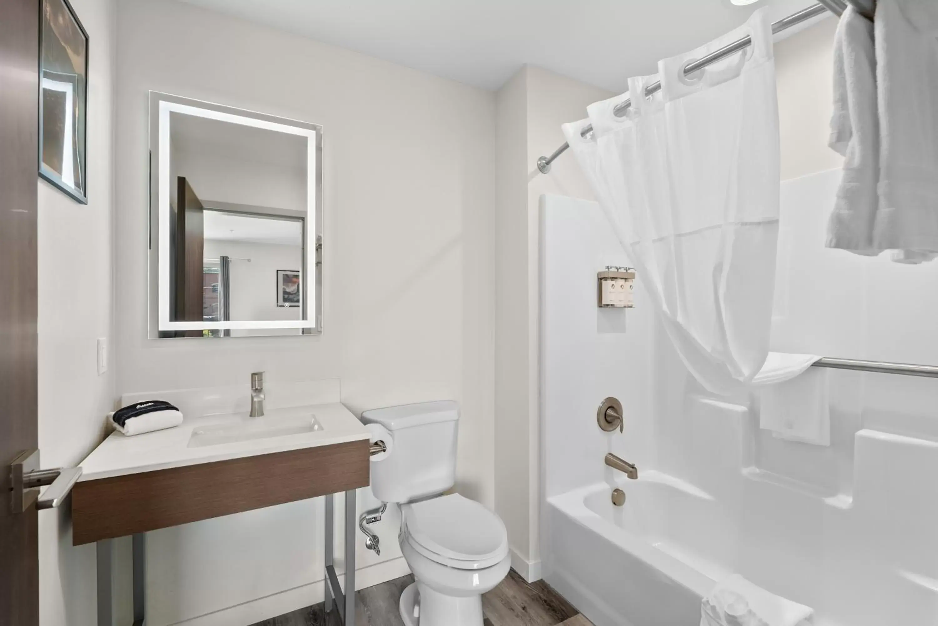 Bathroom in Cedar Street Hotel & Suites