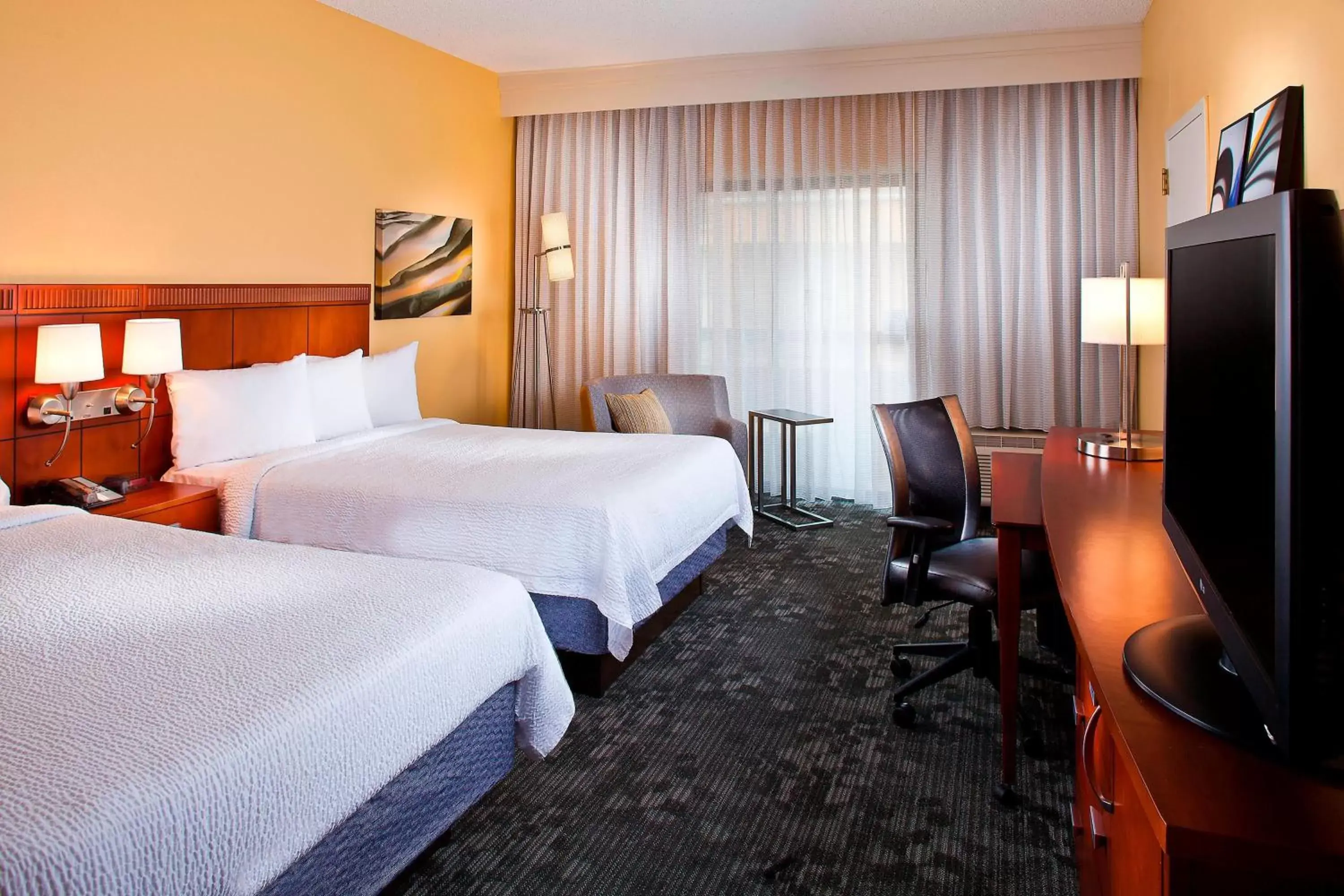 Photo of the whole room, Bed in Courtyard by Marriott Huntsville University Drive