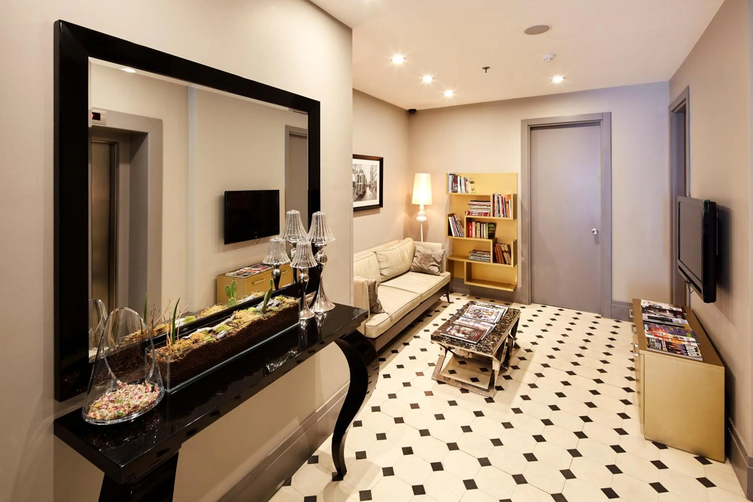 Seating area in Taksim Prelude Hotel