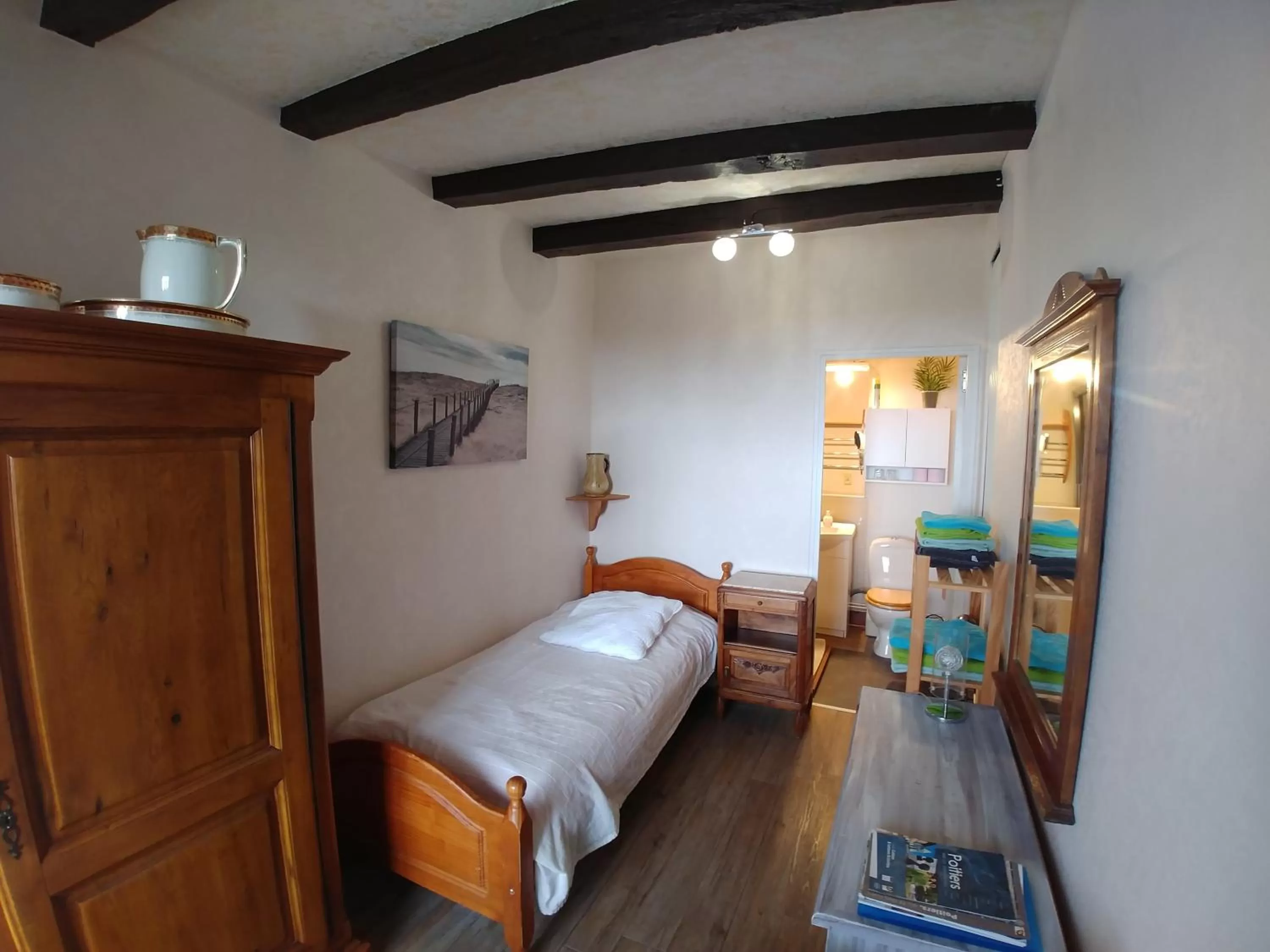 Other, Bed in Manoir Le Cristal - Futuroscope a petit prix , grandes chambres familiales 5-6 personnes ,