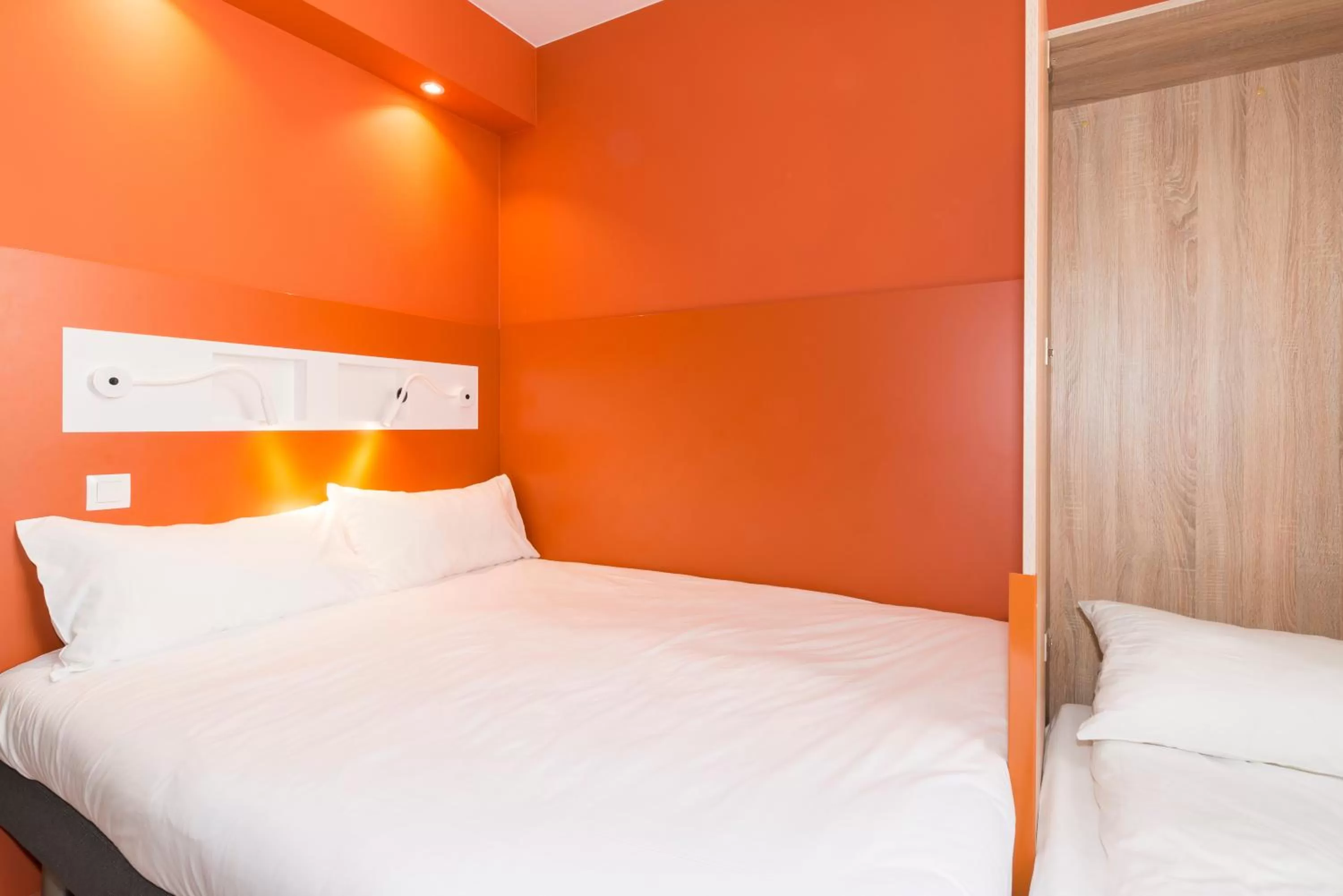 Bedroom, Bed in ibis budget Gent Centrum Dampoort