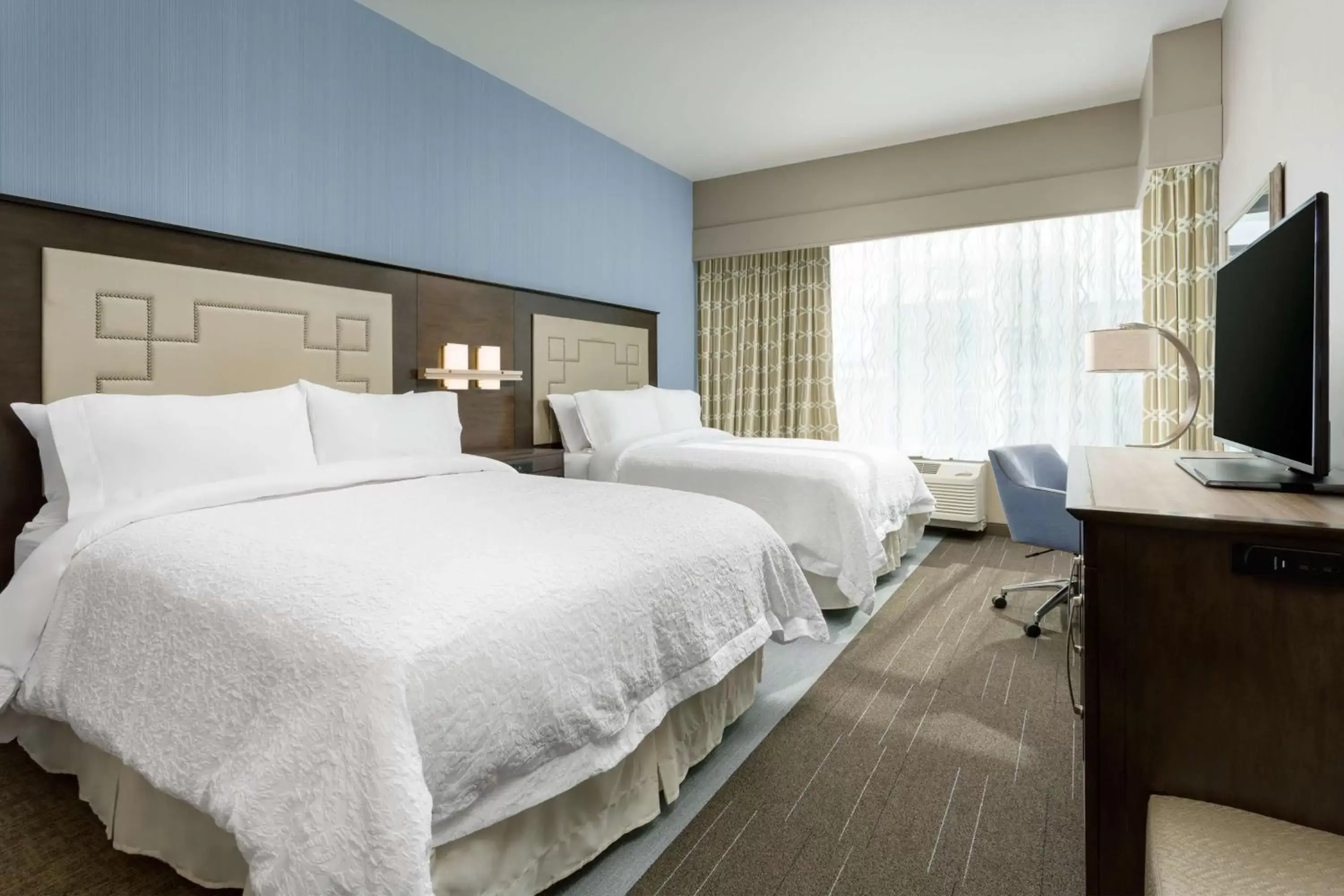 Bedroom, Bed in Hampton Inn & Suites - Napa, CA