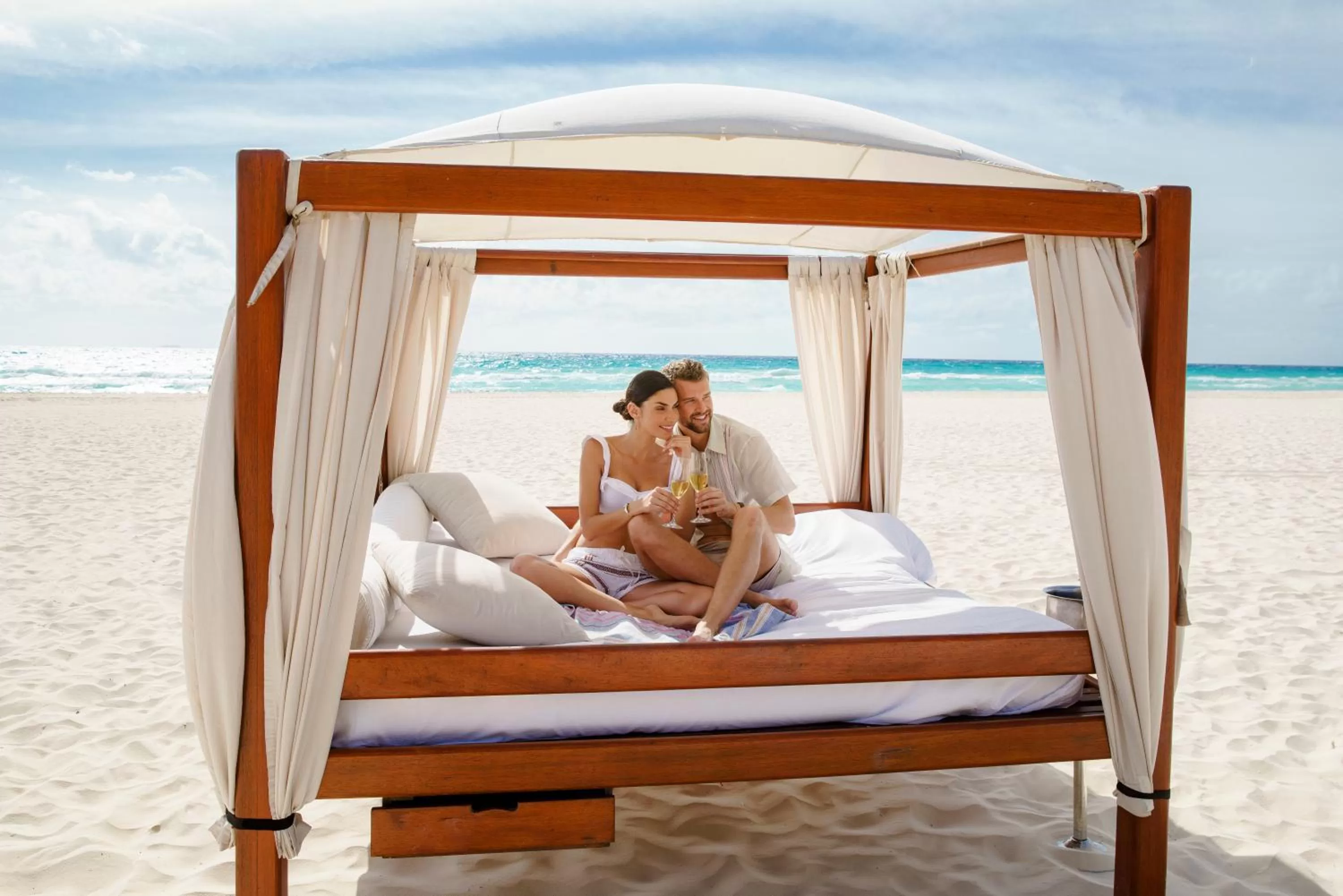 Area and facilities, Bed in Royal Hideaway Playacar All-Inclusive Adults Only Resort