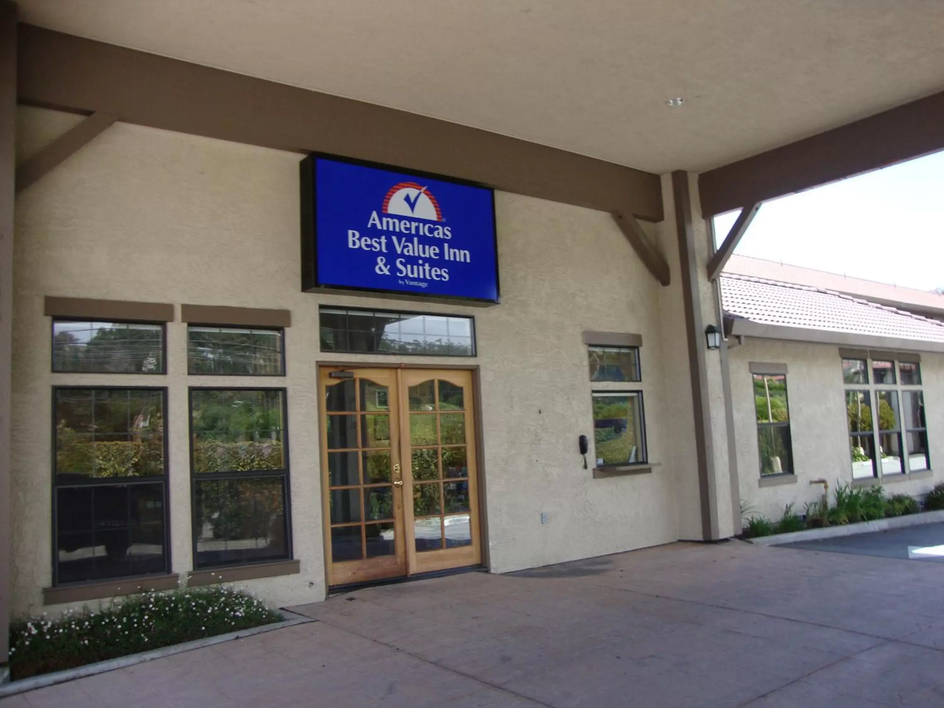 Facade/entrance in The Miramar Inn & Suites