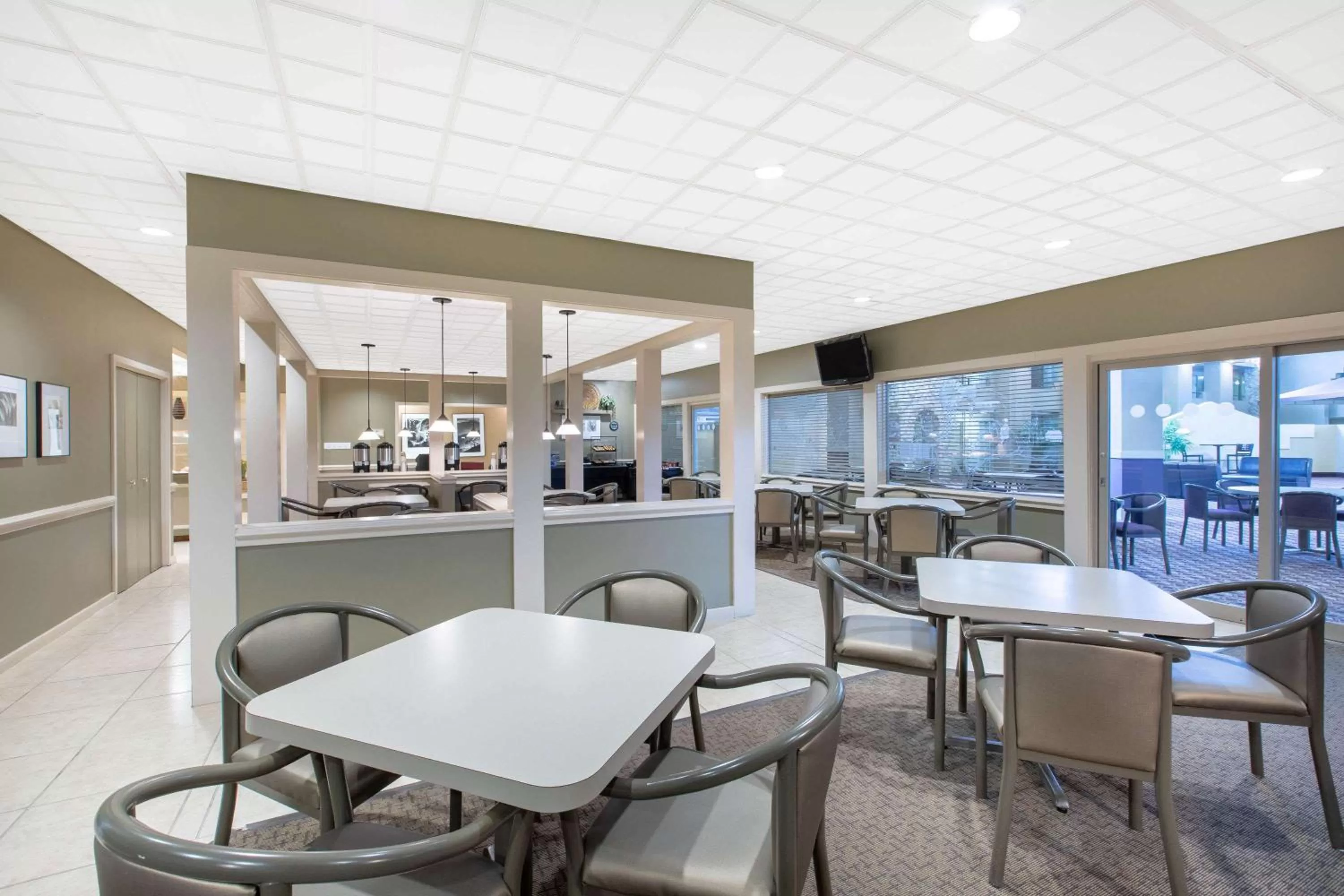 Restaurant/places to eat in Ramada by Wyndham Midtown Grand Island