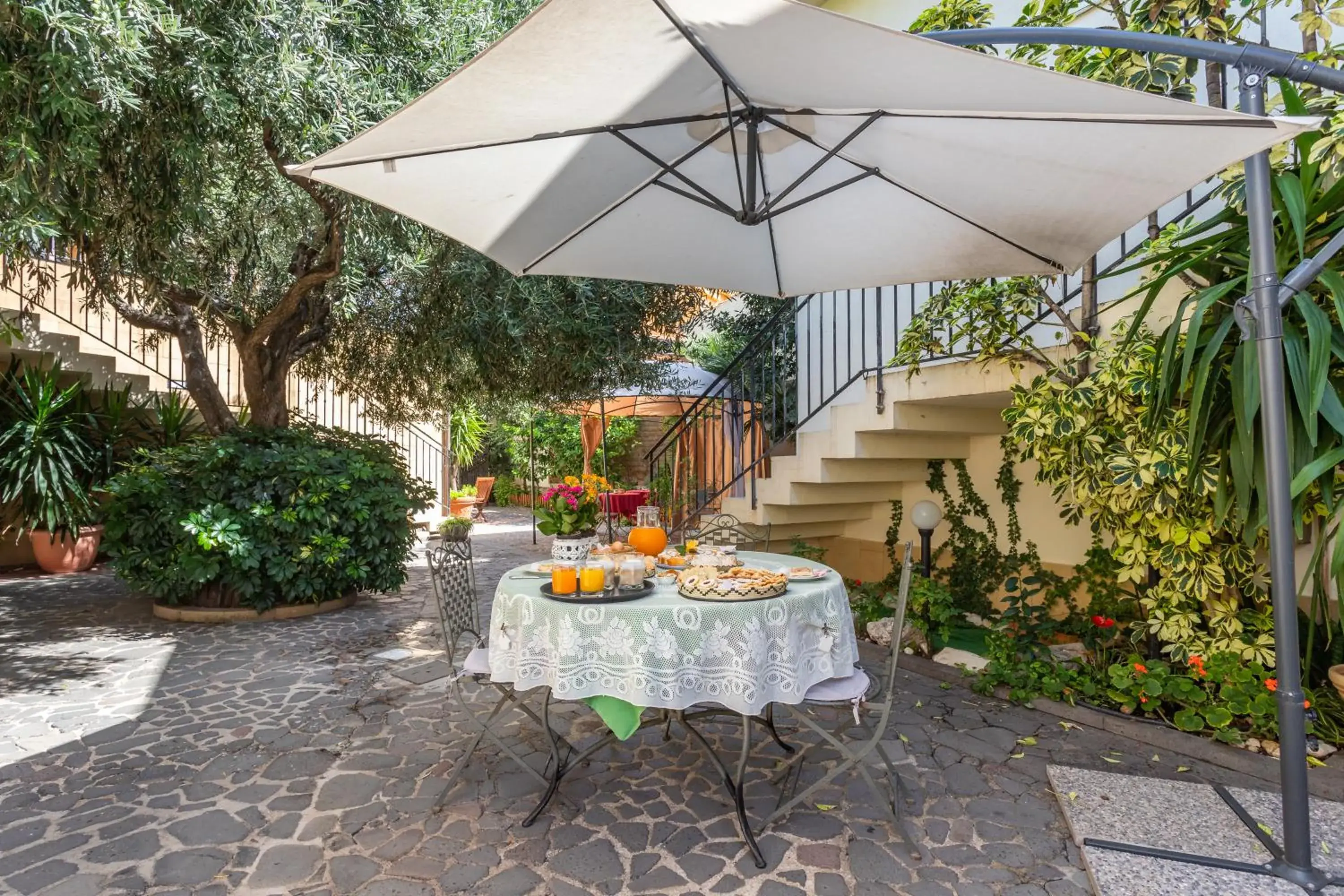 Garden view in Hotel Villa Canu