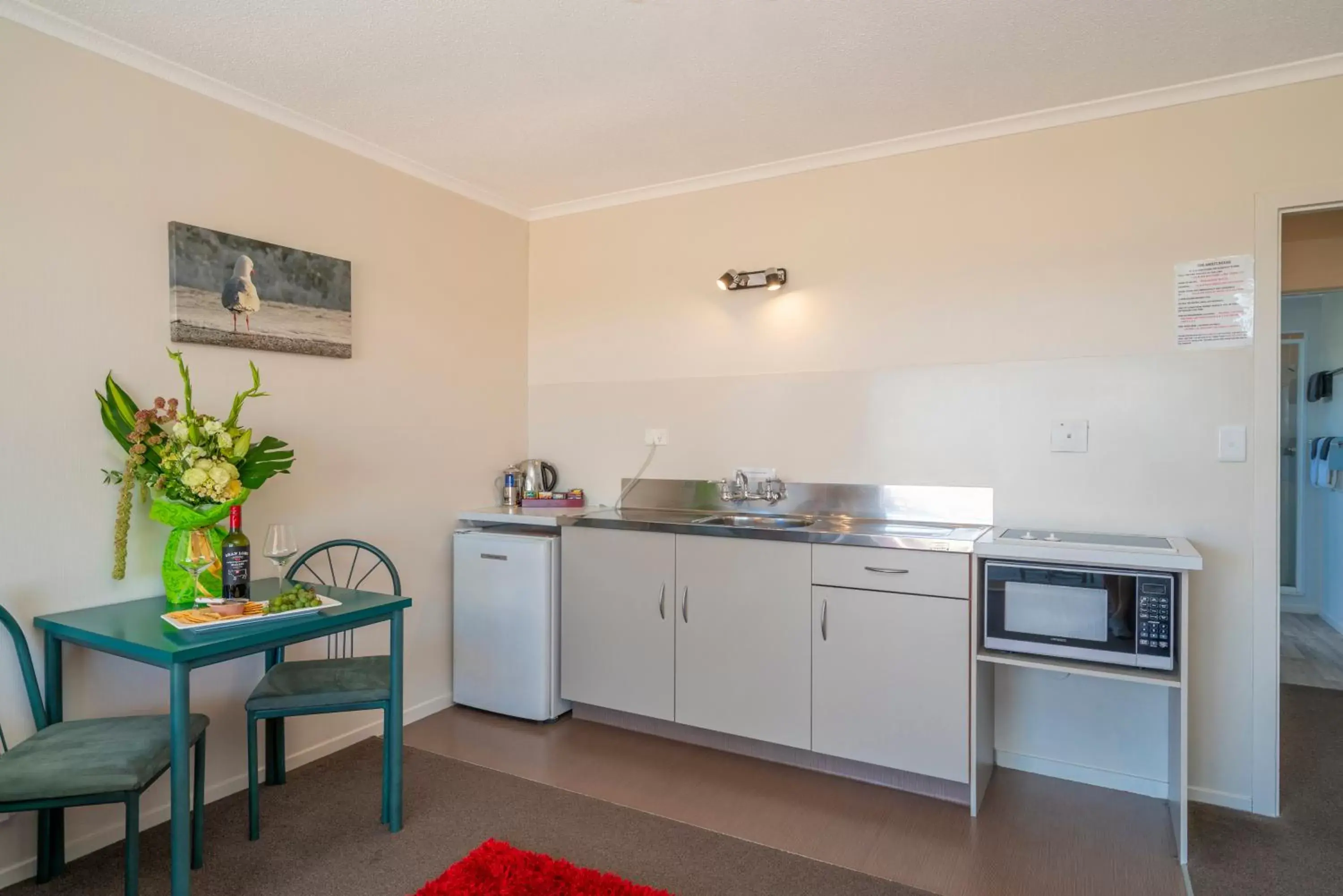 Kitchen or kitchenette, Kitchen/Kitchenette in The Oceanside Motel