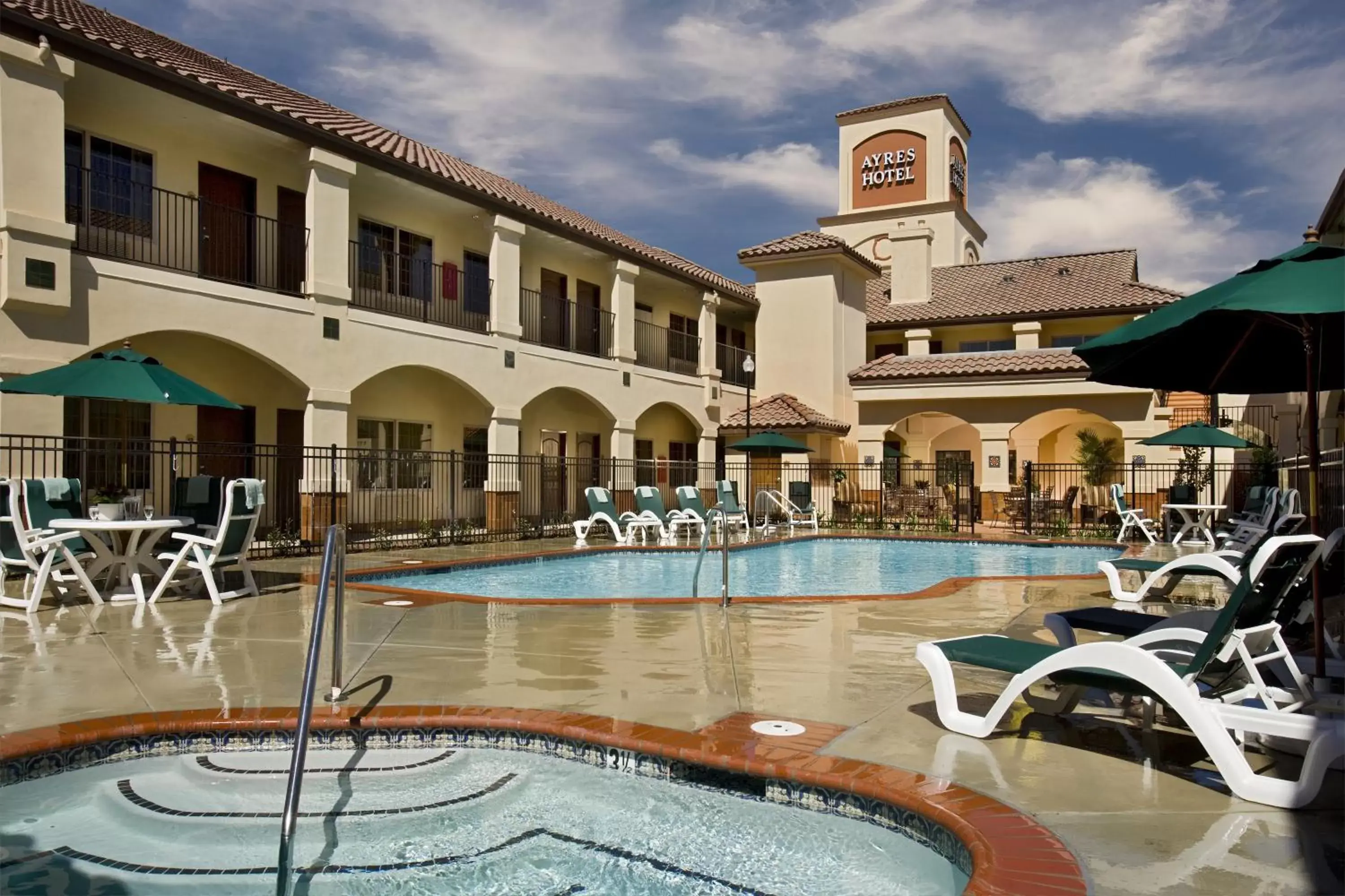 Swimming Pool in Ayres Hotel Redlands